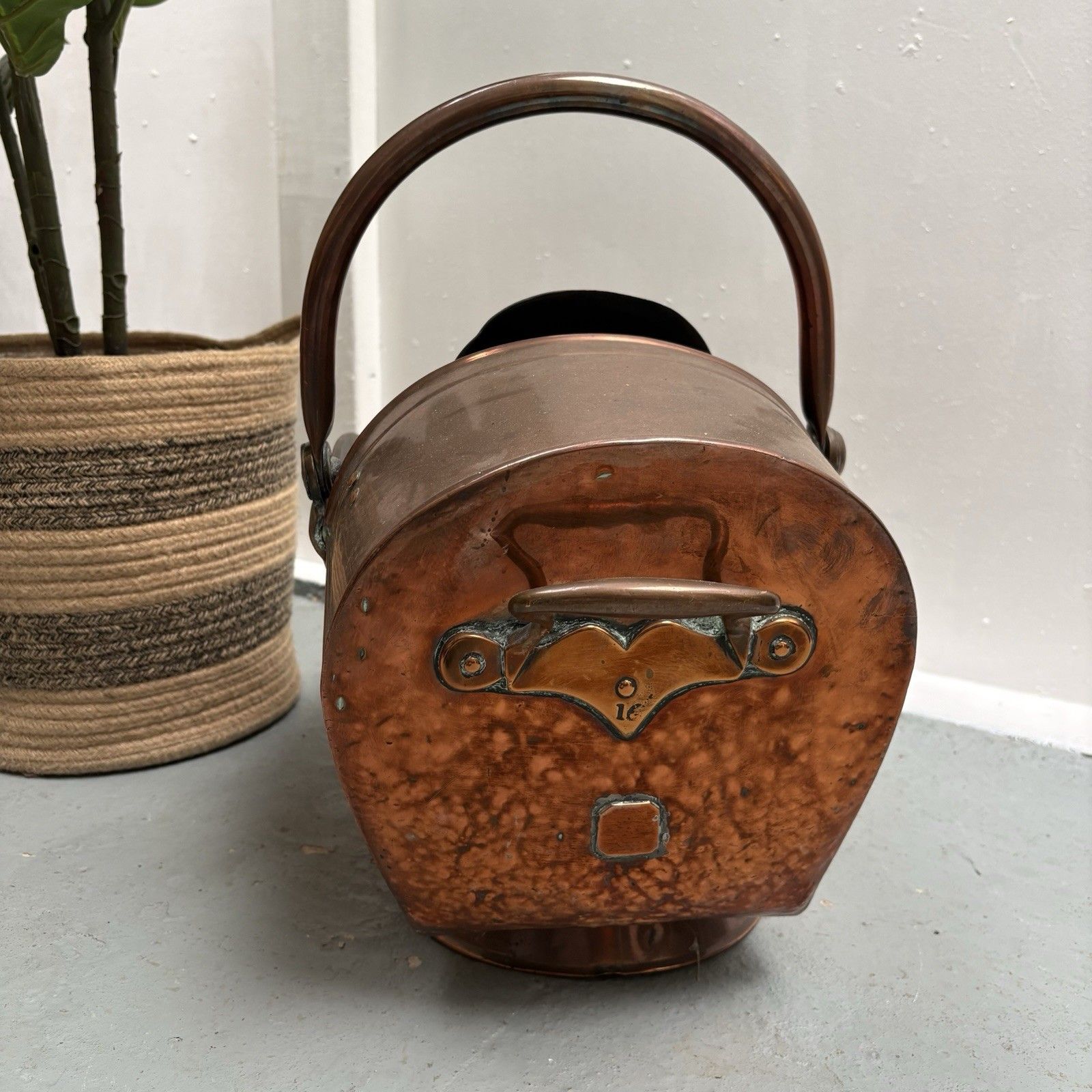 Large Arts & Crafts Copper Helmet Coal Scuttle With Original Scoop photo 325.0