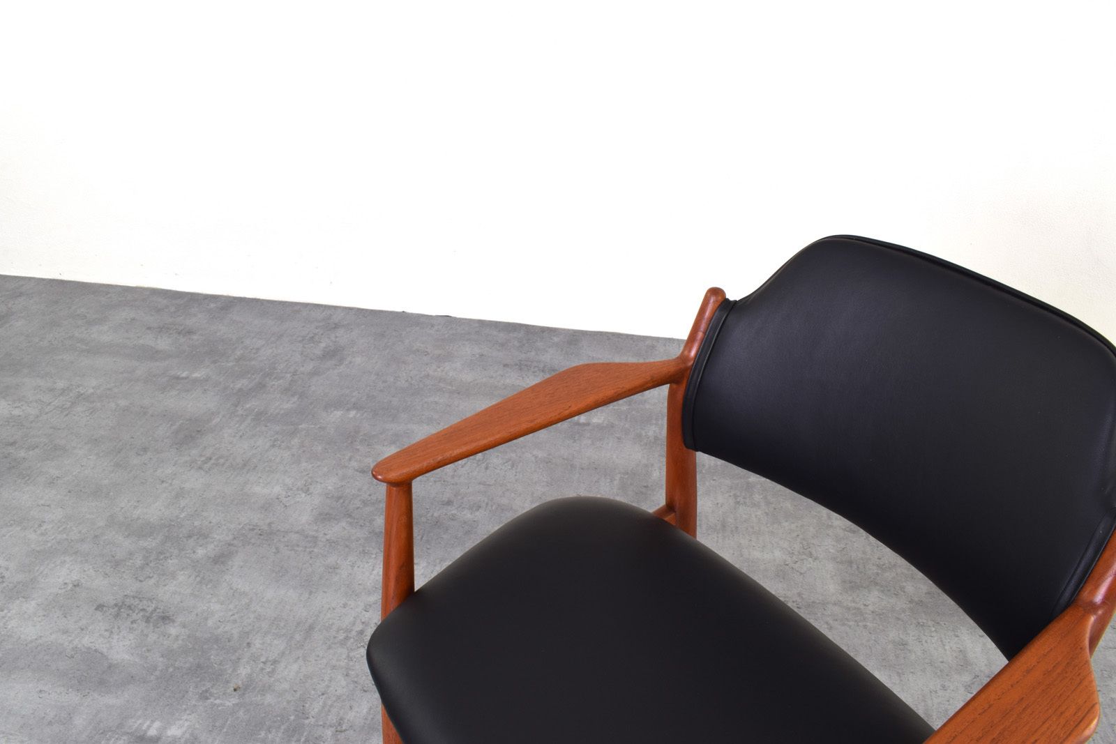 photo furniture Mid Century Danish Teak Chairs Model 62a By Arne Vodder For Sibast, 1960s.