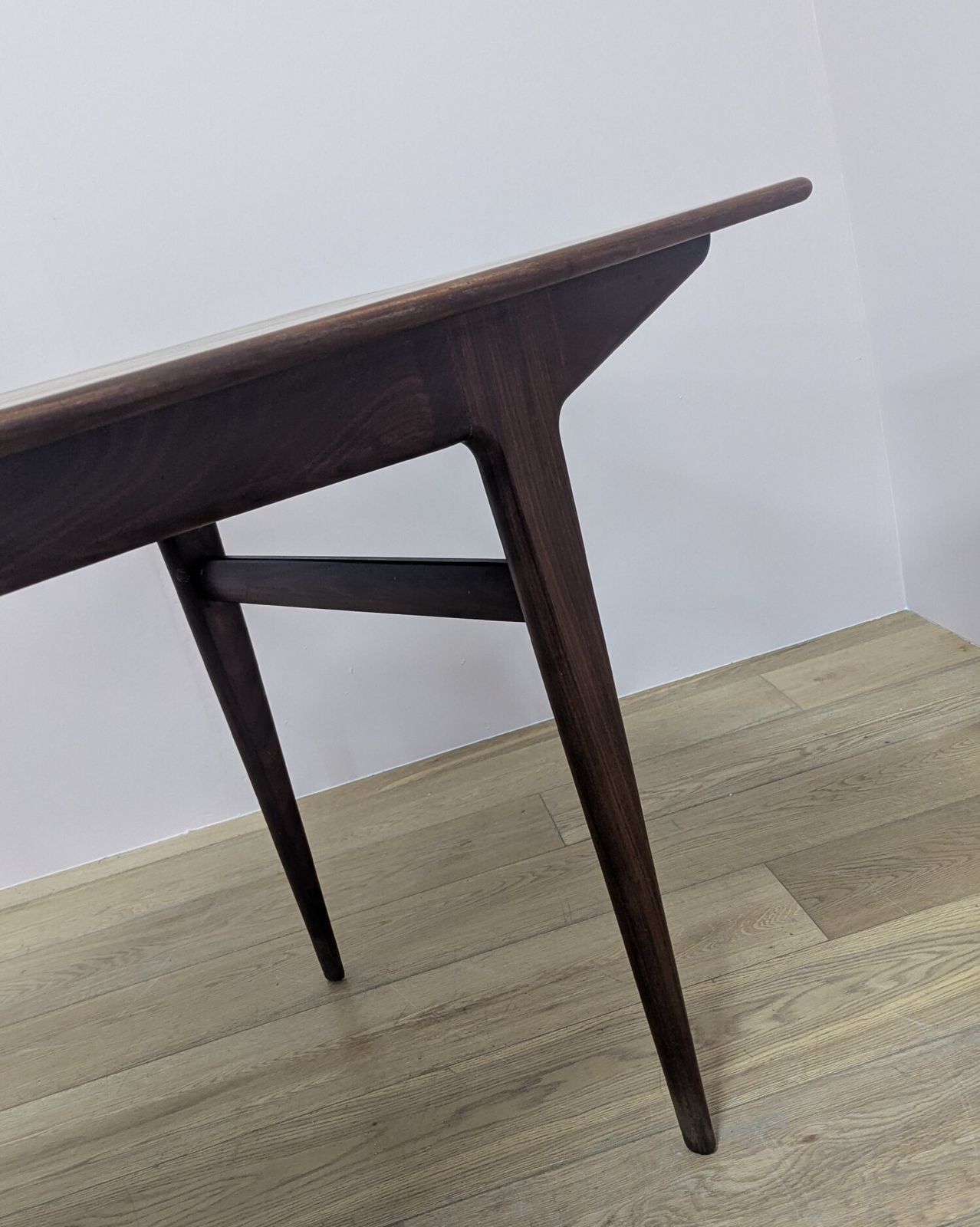 photo vinterior Midcentury 1960s 'Volnay' Dining Table By John Herbert For A Younger