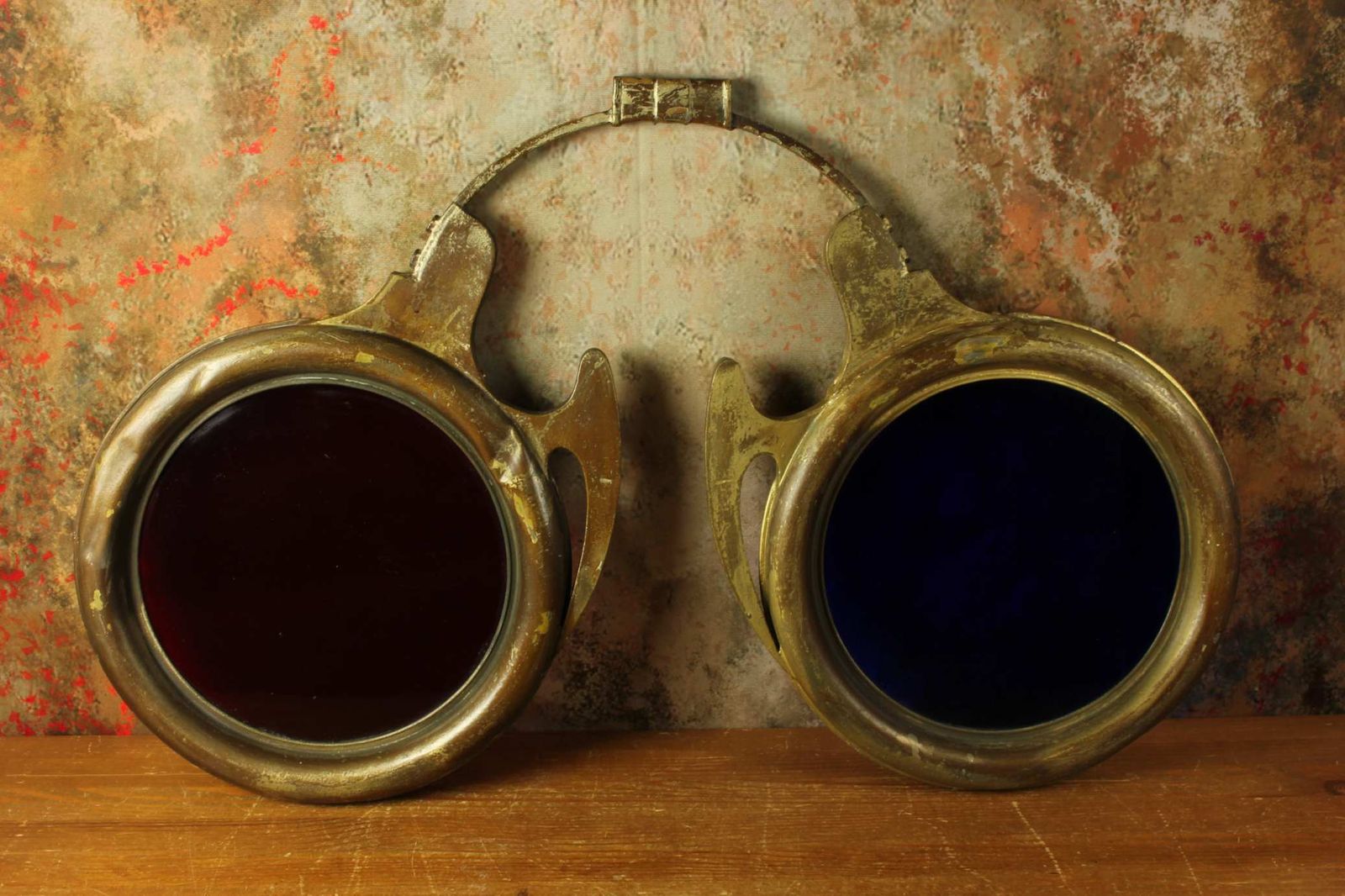 Large Antique Optician's Shop Sign. Optometrist Spectacles Glasses. photo 3125.0