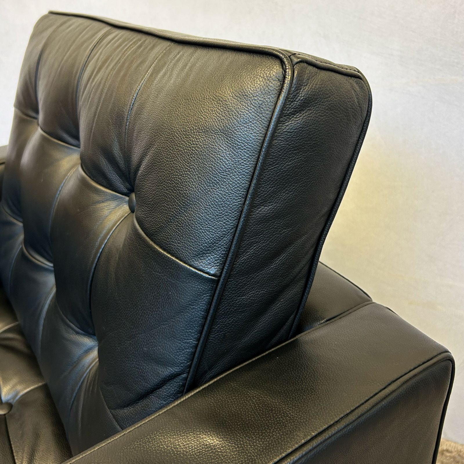 Black Leather Armchair In The Style Of Florence Knoll photo vinterior