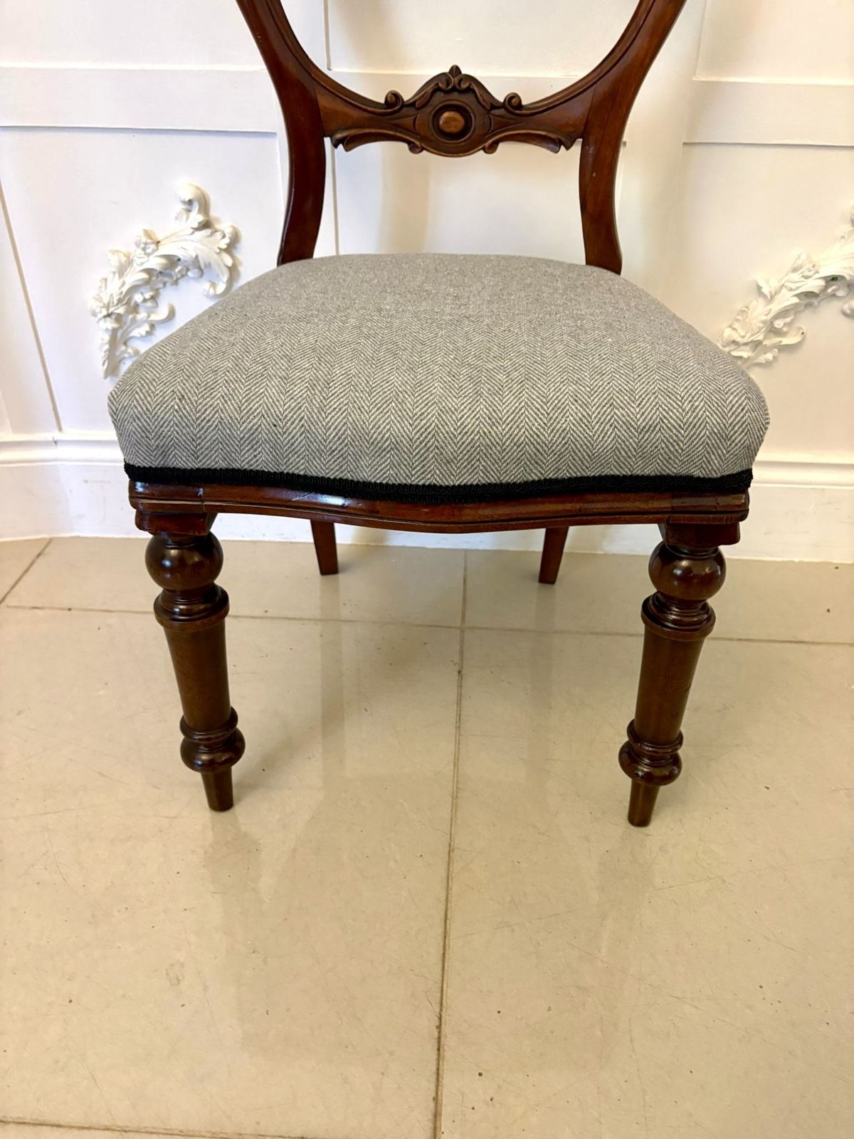 Antique Set Of Eight Quality Mahogany Balloon Back Dining Chairs photo vinterior