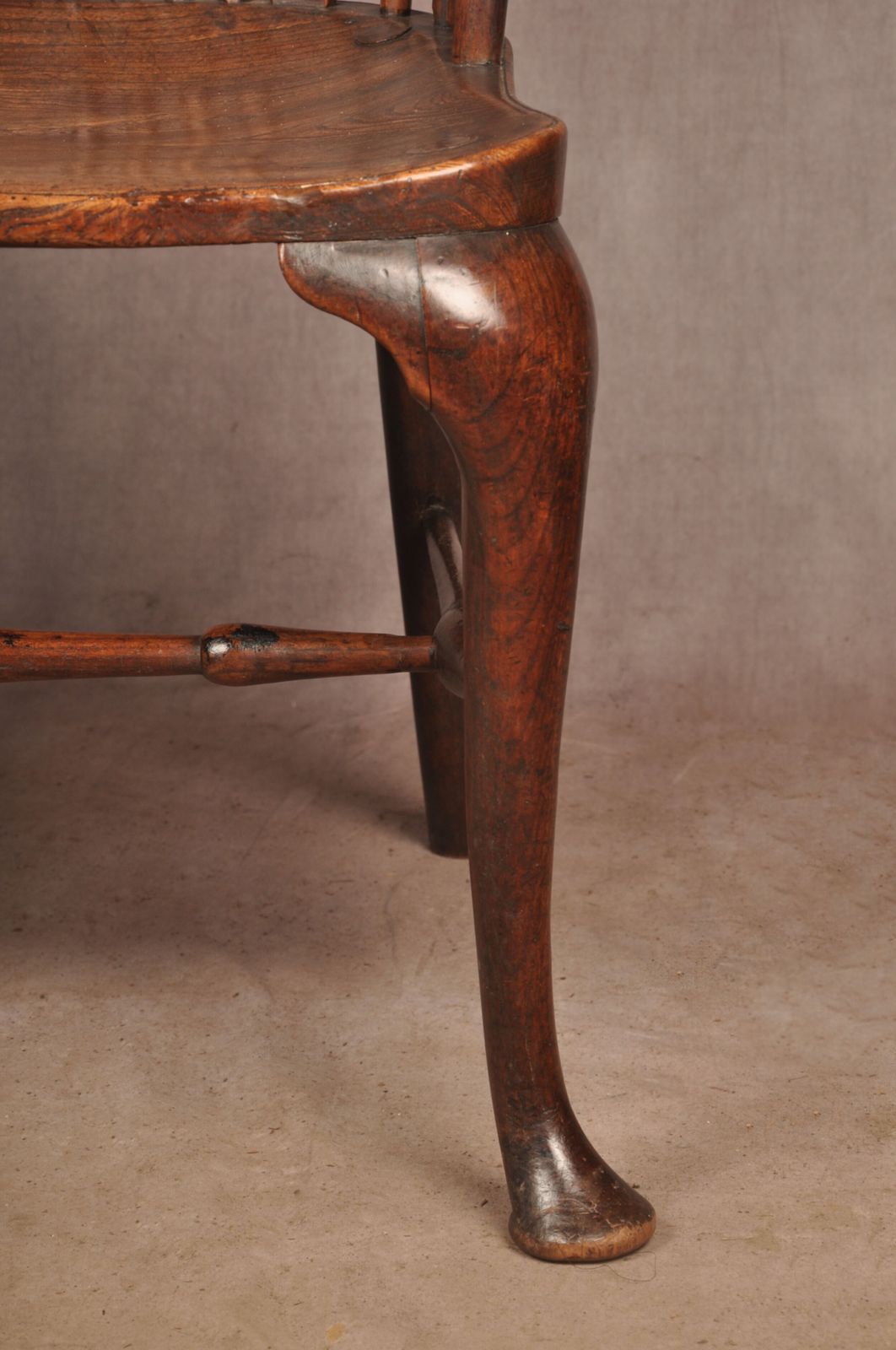 photo furniture Rare 18th Century Cherrywood Thames Valley Windsor Chair