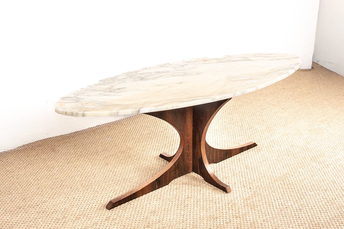 Table basse ovale en marbre de Carrare et palissandre, par Hugues Poignant, 1960 photo 1800.0