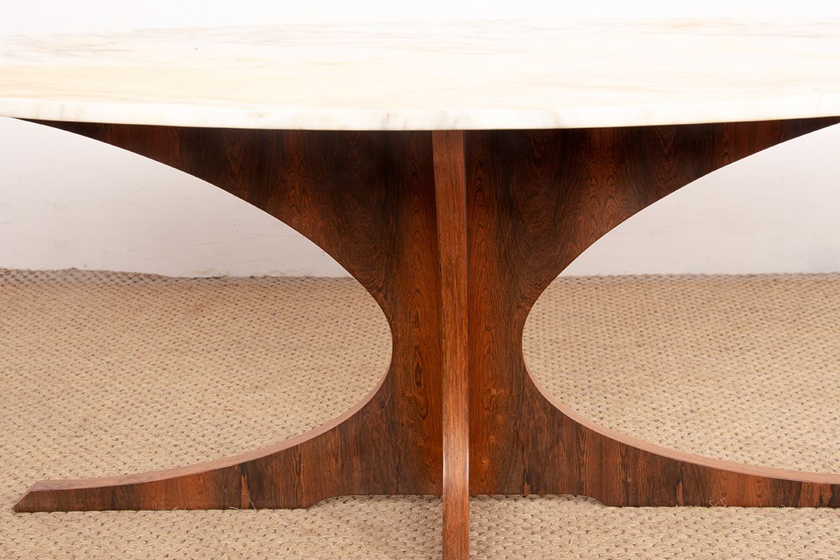 photo furniture Table basse ovale en marbre de Carrare et palissandre, par Hugues Poignant, 1960