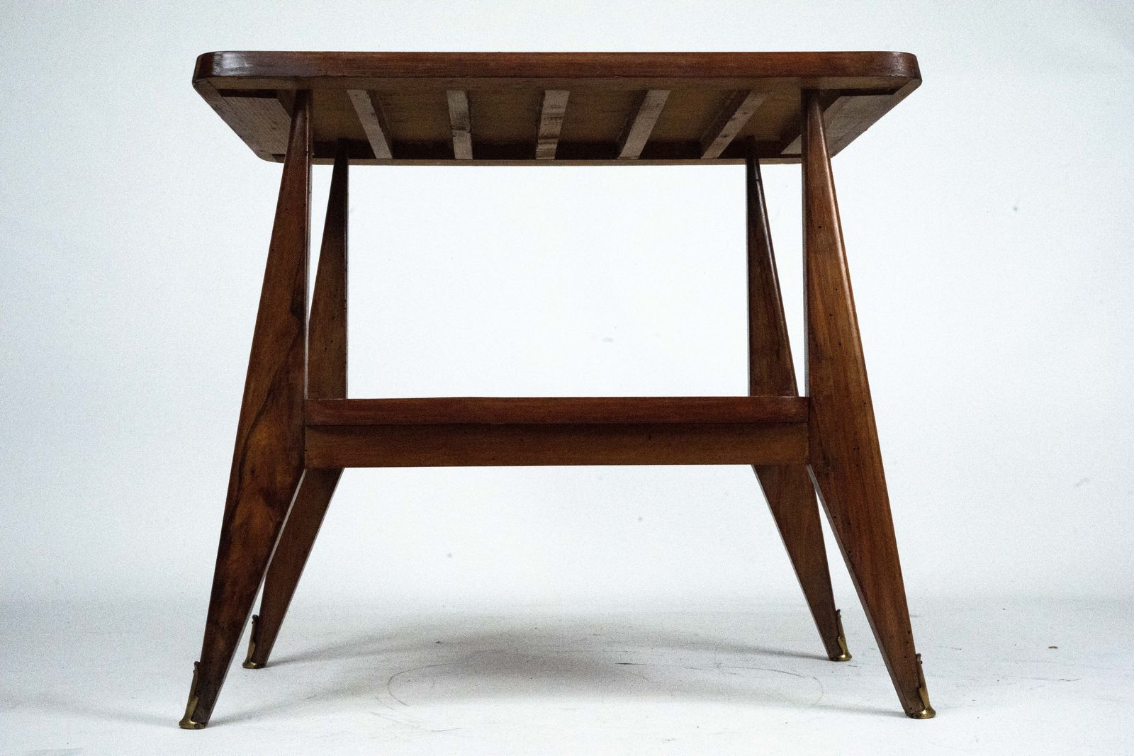 photo furniture Mid Century Modern Italian Wooden Side Table. Italy 1950s