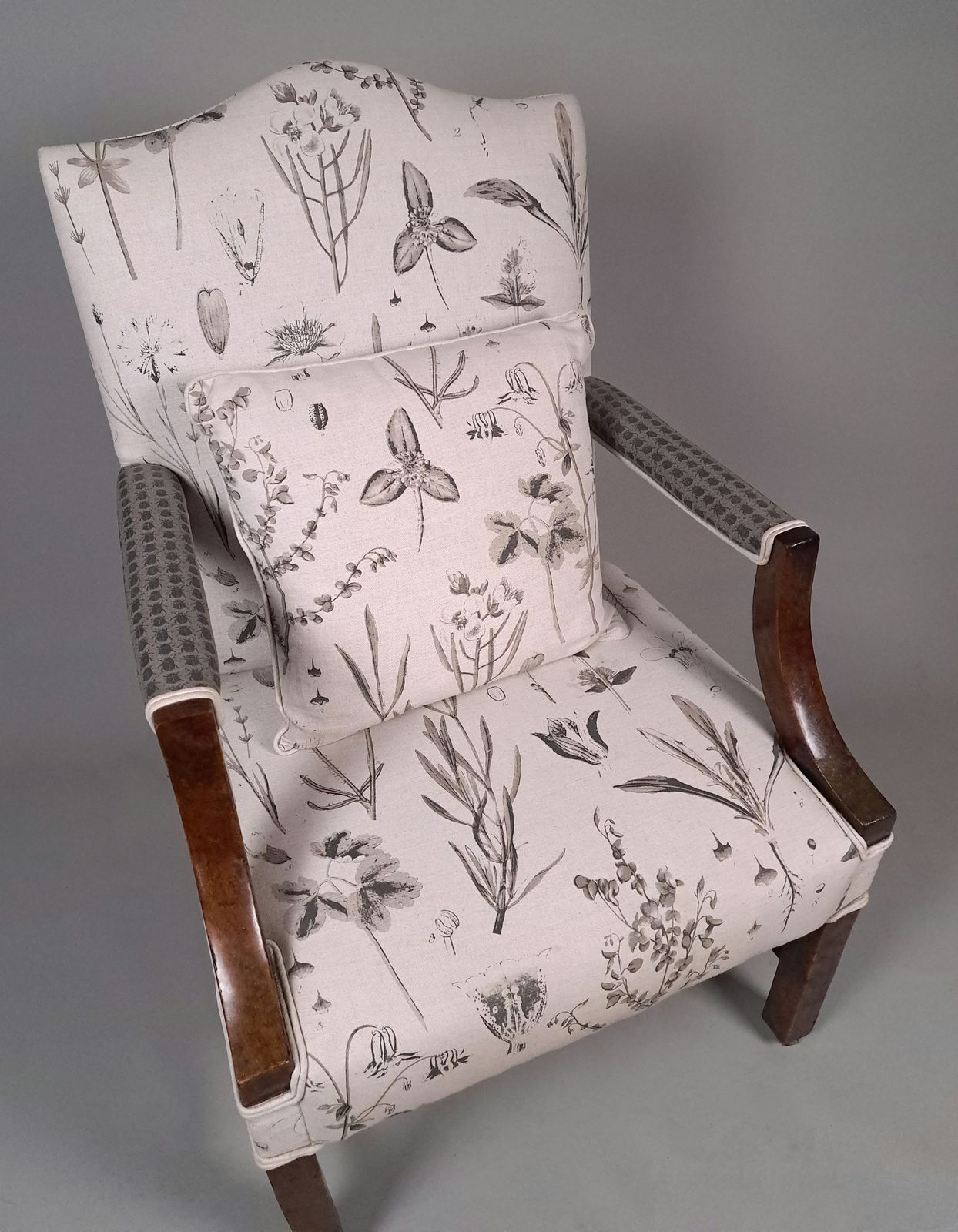 Very Good George III Solid Yew Wood Gainsborough Chair C. 1760 photo furniture