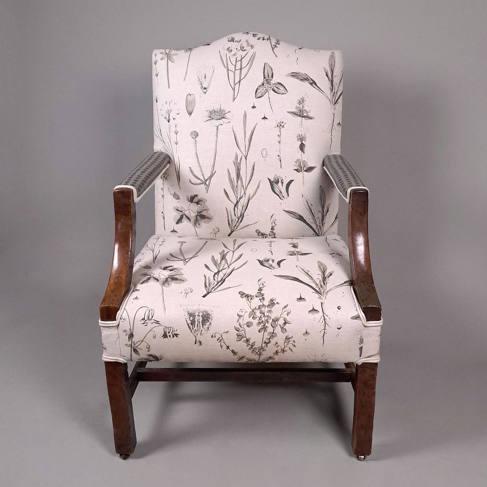 Very Good George III Solid Yew Wood Gainsborough Chair C. 1760