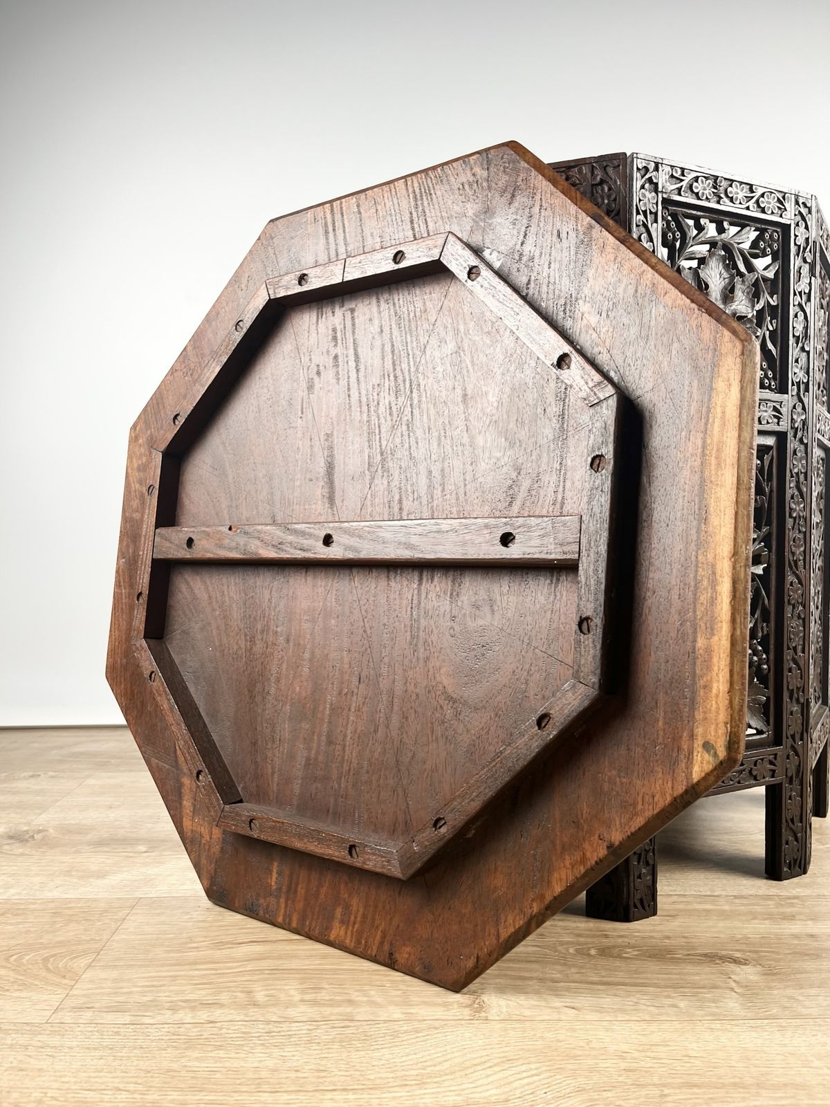 photo vinterior Beautifully Carved Indian Folding Side Table, Late 19th – Early 20th Century