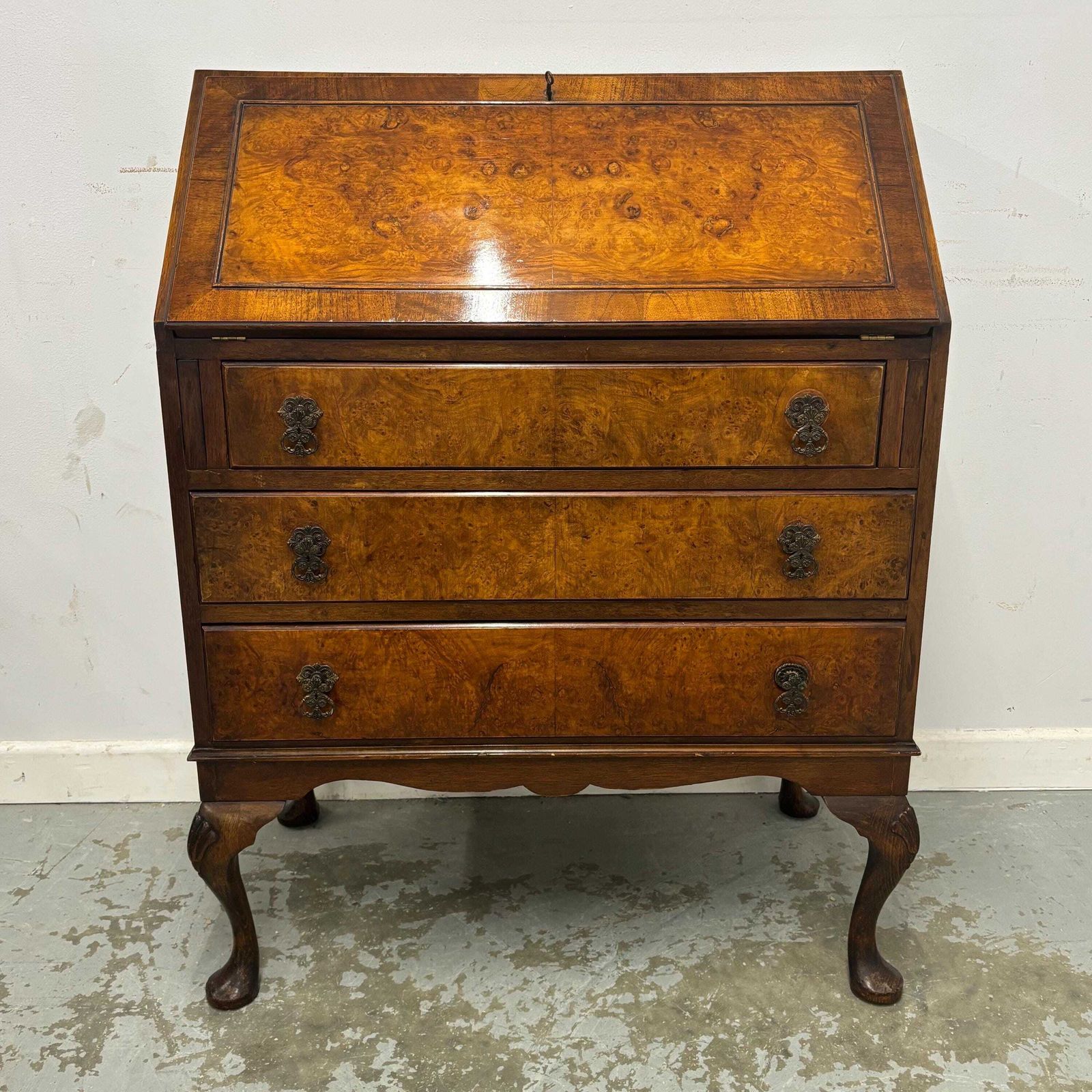 photo vintage Vintage Wooden Bureau Writing Desk With Key, Traditional Style Drop Front Writing Desk