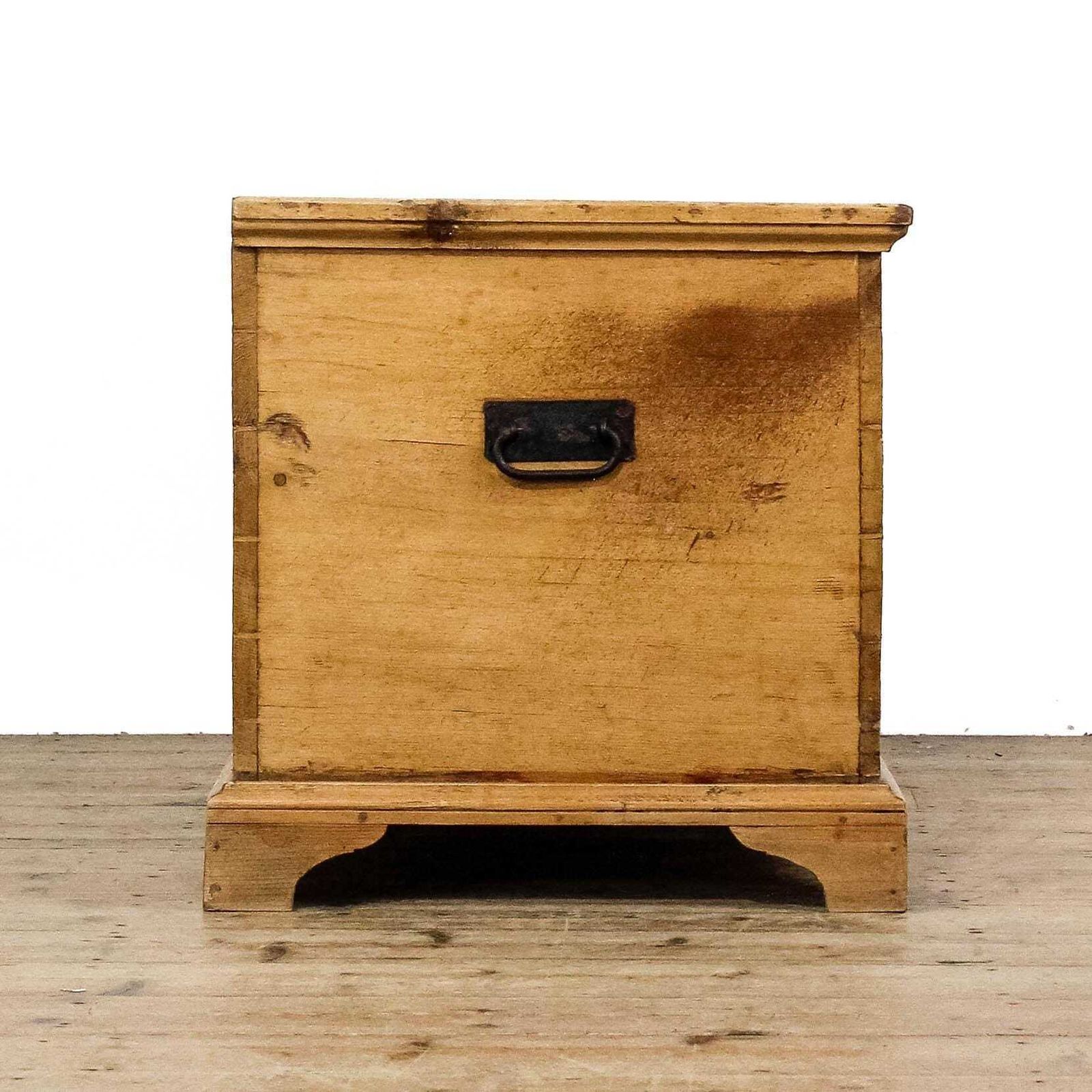Antique Victorian Pine Trunk | Antique Furniture | Antique Trunk | Antique Storage | Pine Trunks | Blanket Box (M 6618) photo vinterior