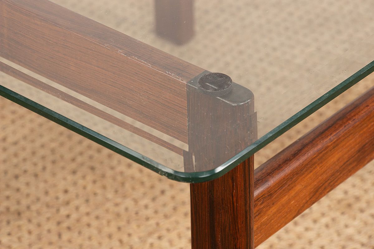 Mobilier Table basse danoise en palissandre et verre, par Arne Wahl Iversen, 1960. photo