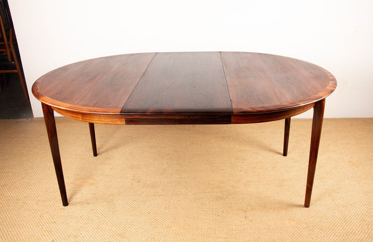 photo for sale Table à manger danoise extensible en palissandre, par Kai Lyngfeldt Larsen pour Søren Willadsen, 1960.