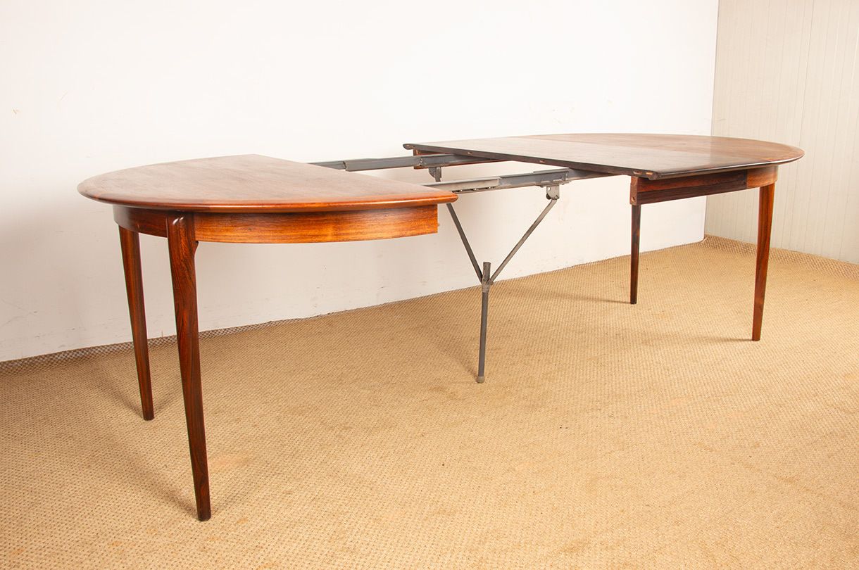Mobilier Table à manger danoise extensible en palissandre, par Kai Lyngfeldt Larsen pour Søren Willadsen, 1960. photo