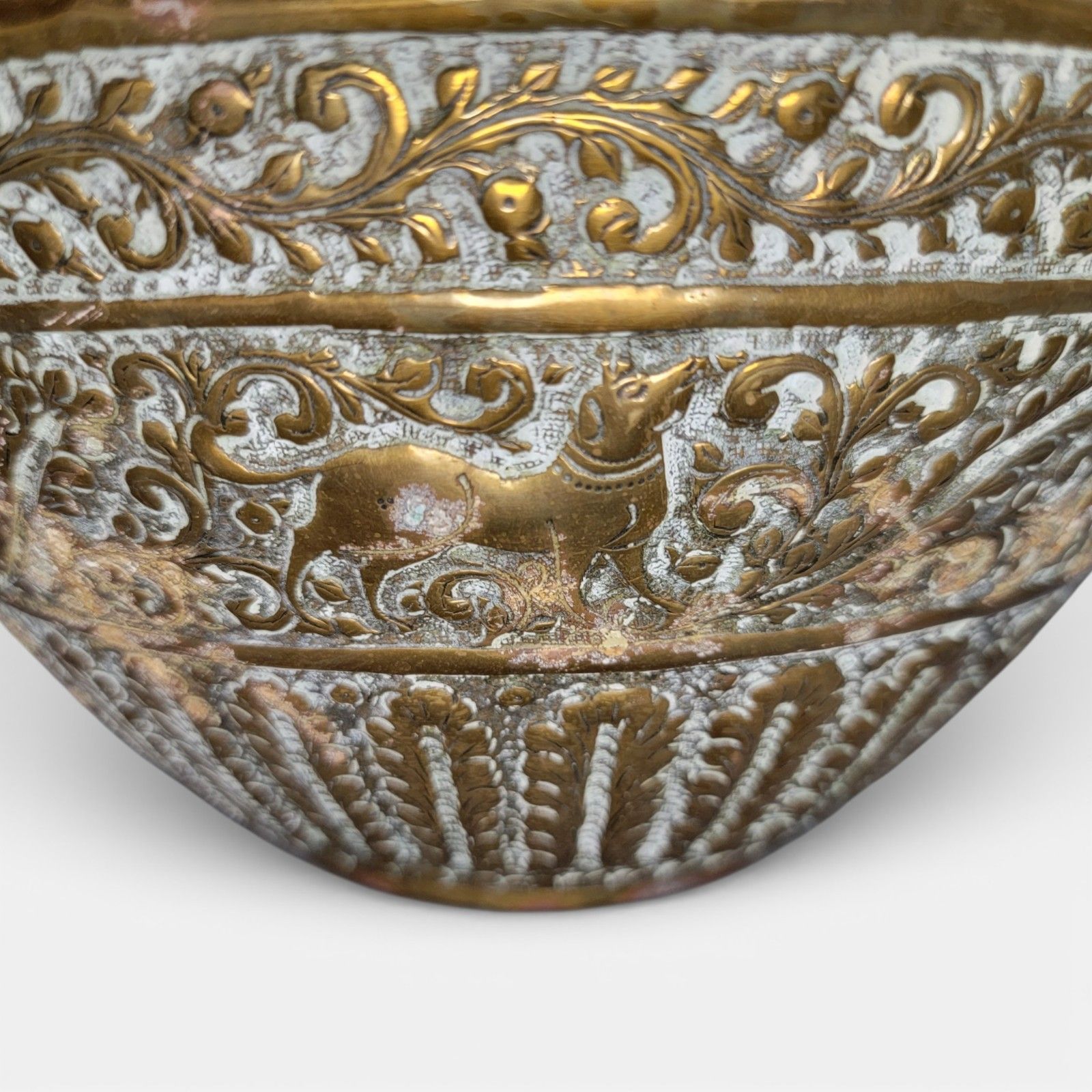 photo vintage Large Indian Raj Period Hand Engraved Brass Jardinière, C. 1870–1890