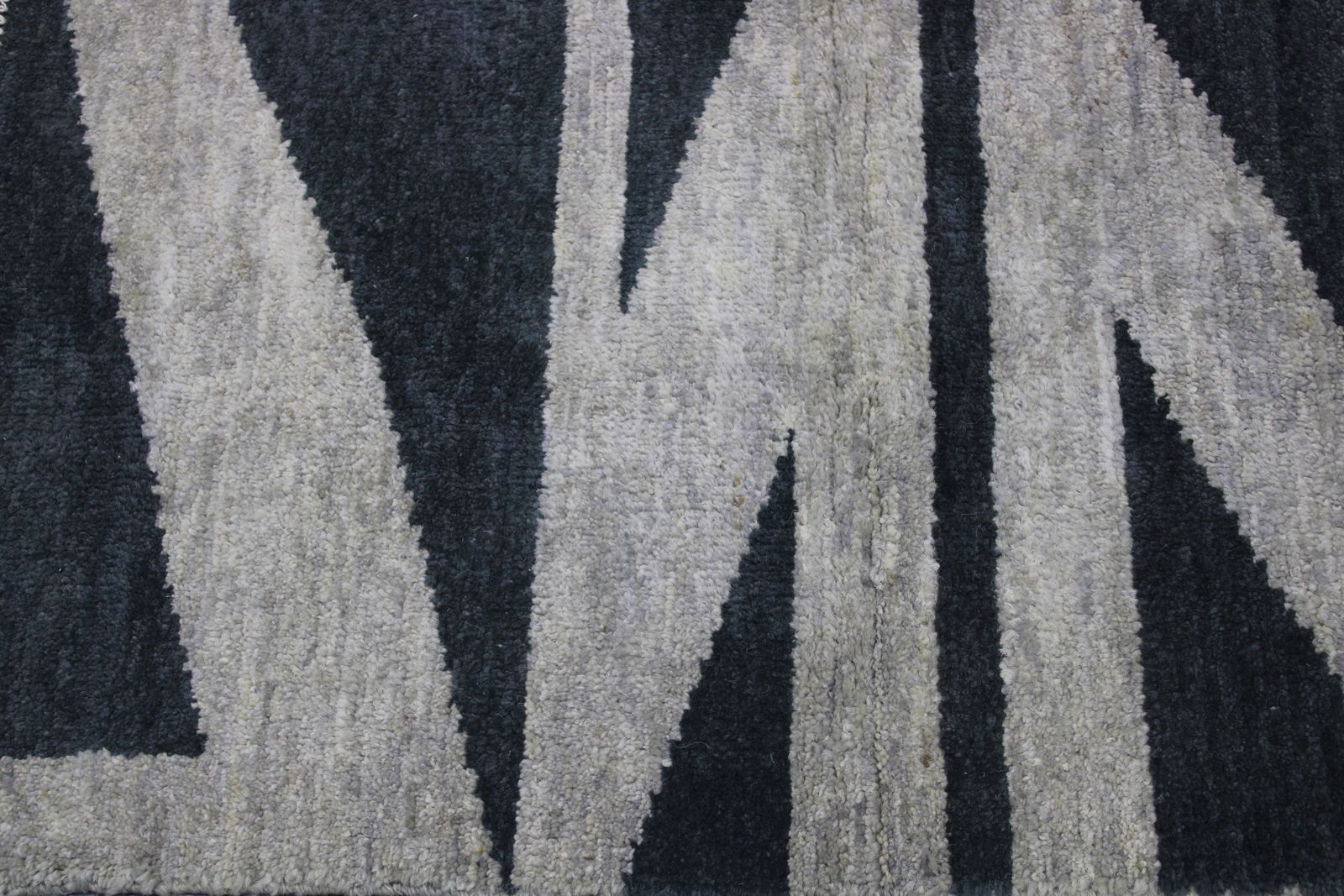 Small Handmade Grey Wool Modern Contemporary Area Rug photo vinterior