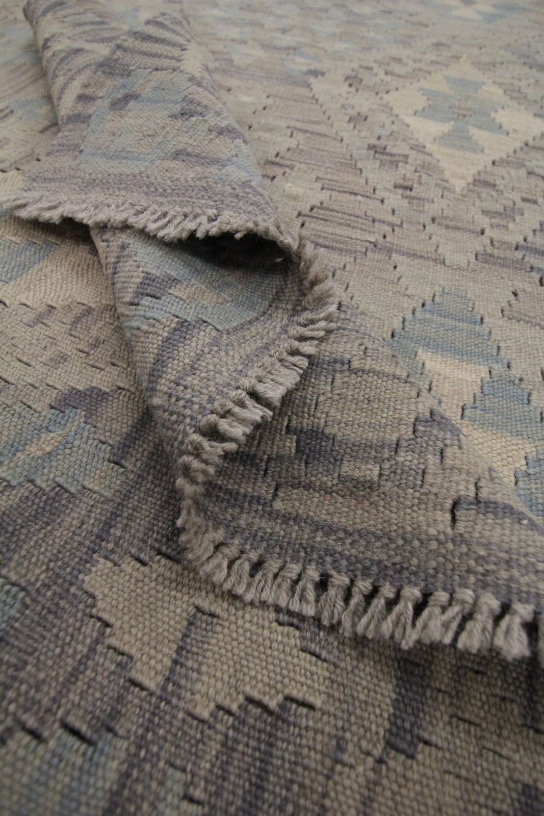 Grey Kilim Rug Traditional Carpet Kilim Scandinavian Style Brown Wool Area Rug photo vinterior