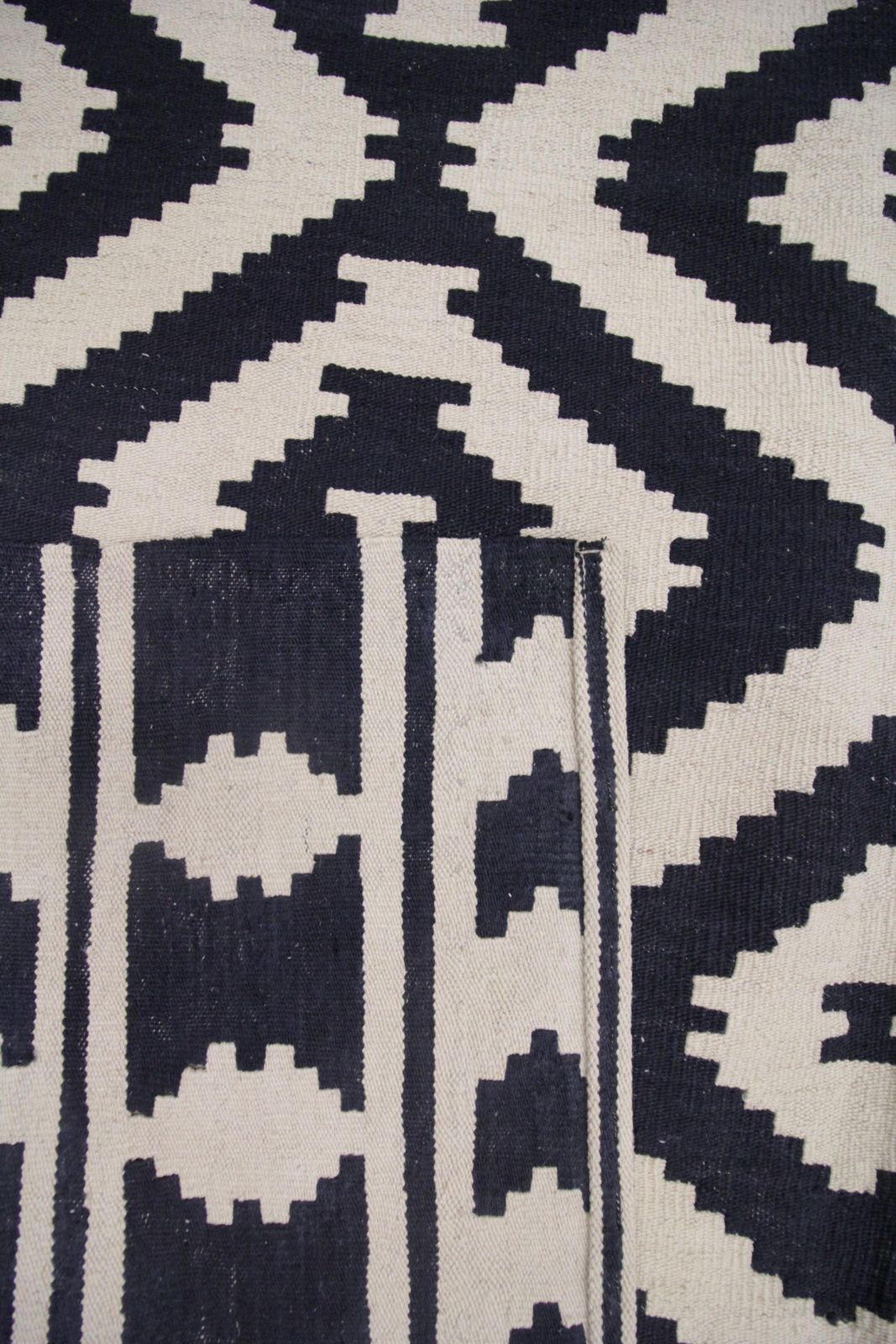 Modern Kilim Rugs Abstract Geometric Aztec Kilim Wool White Black Rug photo 1600.0
