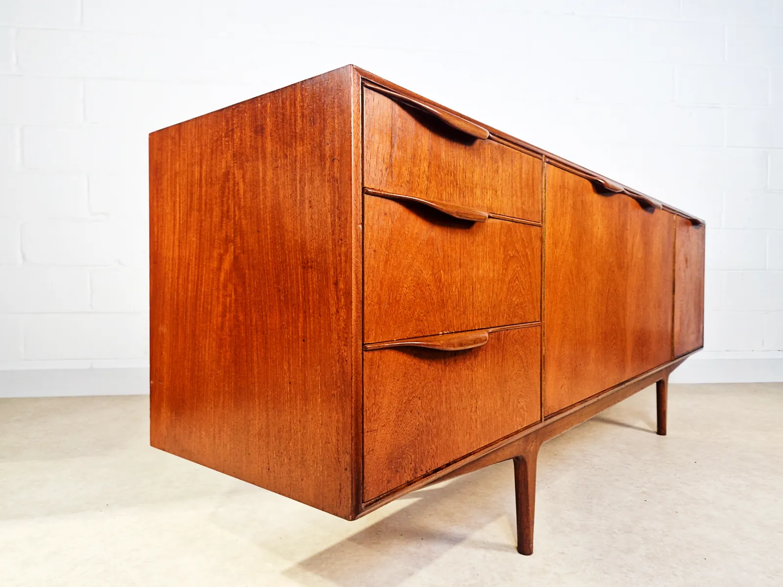 photo vinterior Tom Robertson For McIntosh Dunvegan Mid Century 1960s Teak Sideboard Credenza Pg020