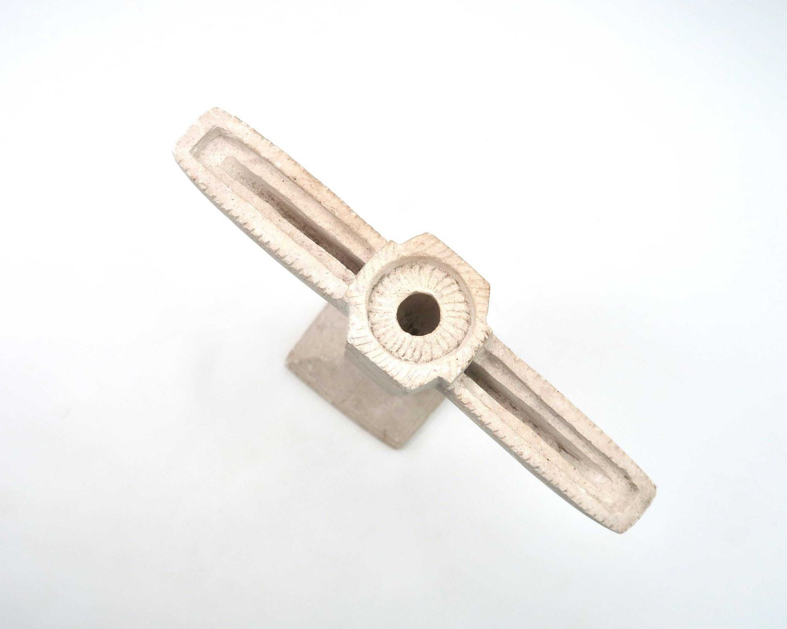 Marokkaanse Gebeeldhouwde Stenen Kandelaar, Jaren 1970 / Kandelaar, Wit Beige Grijs, Minimalistisch, Vernaculair, Woondecoratie photo buy