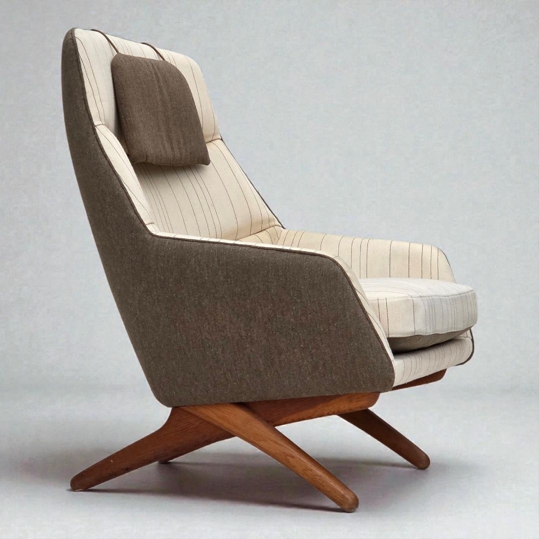 1970s, Danish Design By Illum Wikkelsø, Furniture Wool Fabric, Oak Wood Legs.