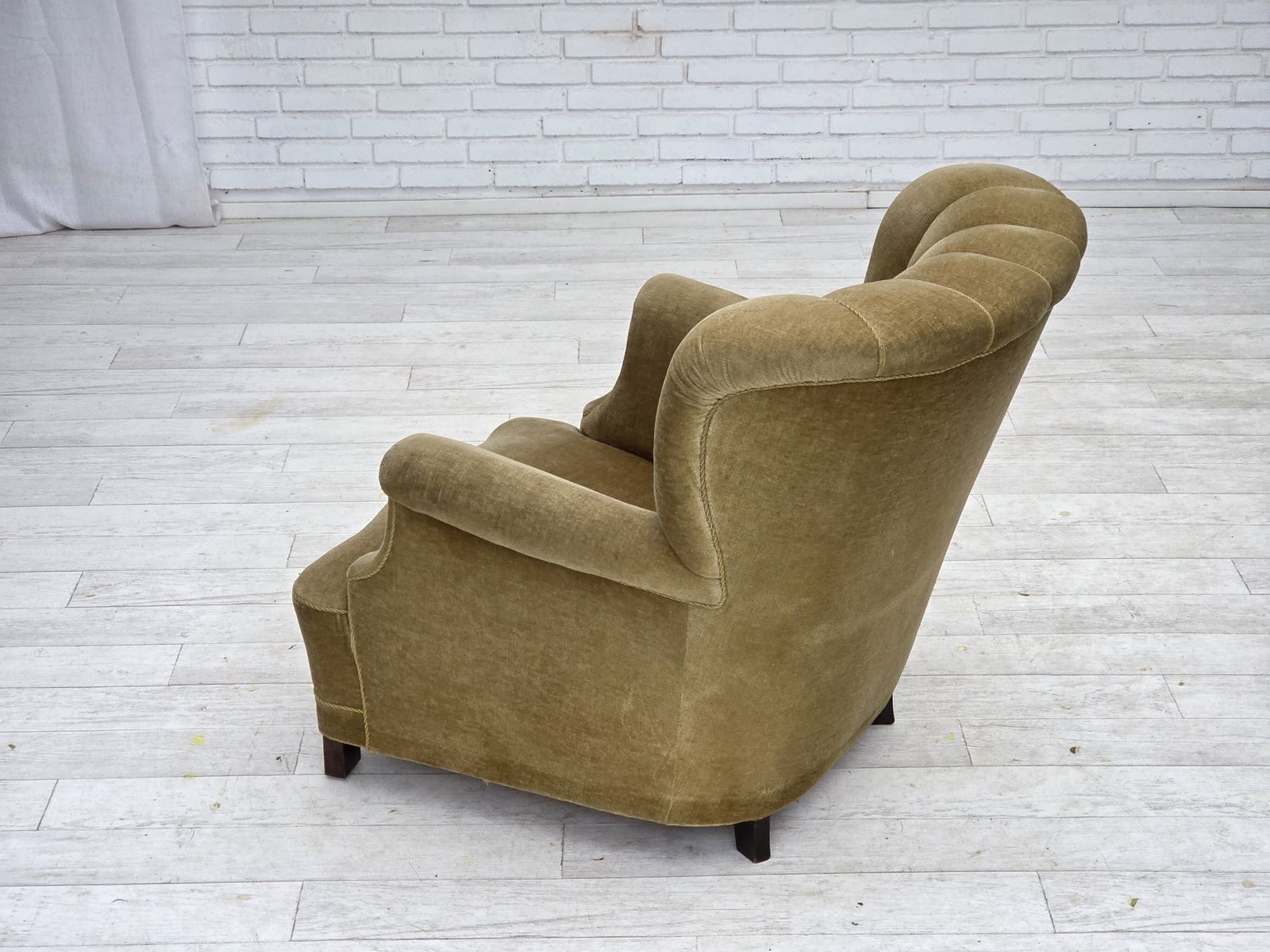 photo vintage 1960s, Danish Armchair, Green Furniture Velour, Oak Wood.
