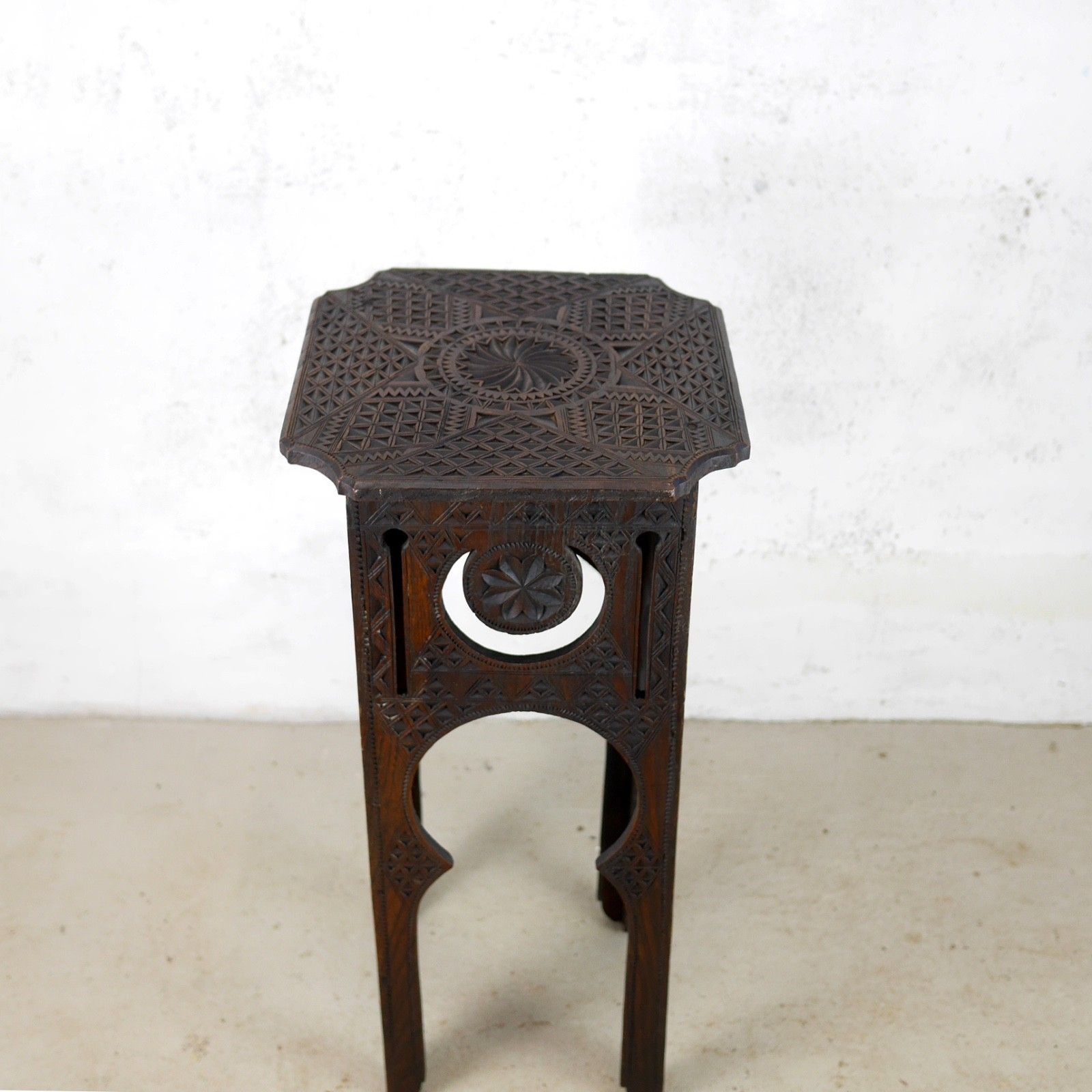 photo vintage Antique Arts & Crafts Carved Moorish Hard Dark Wood Lamp Side Table #103111