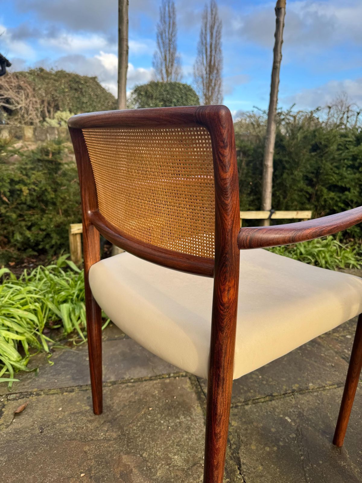 photo vintage Danish Rosewood Set Of Eight Dining Chairs By Niels Otto Moller 1960.