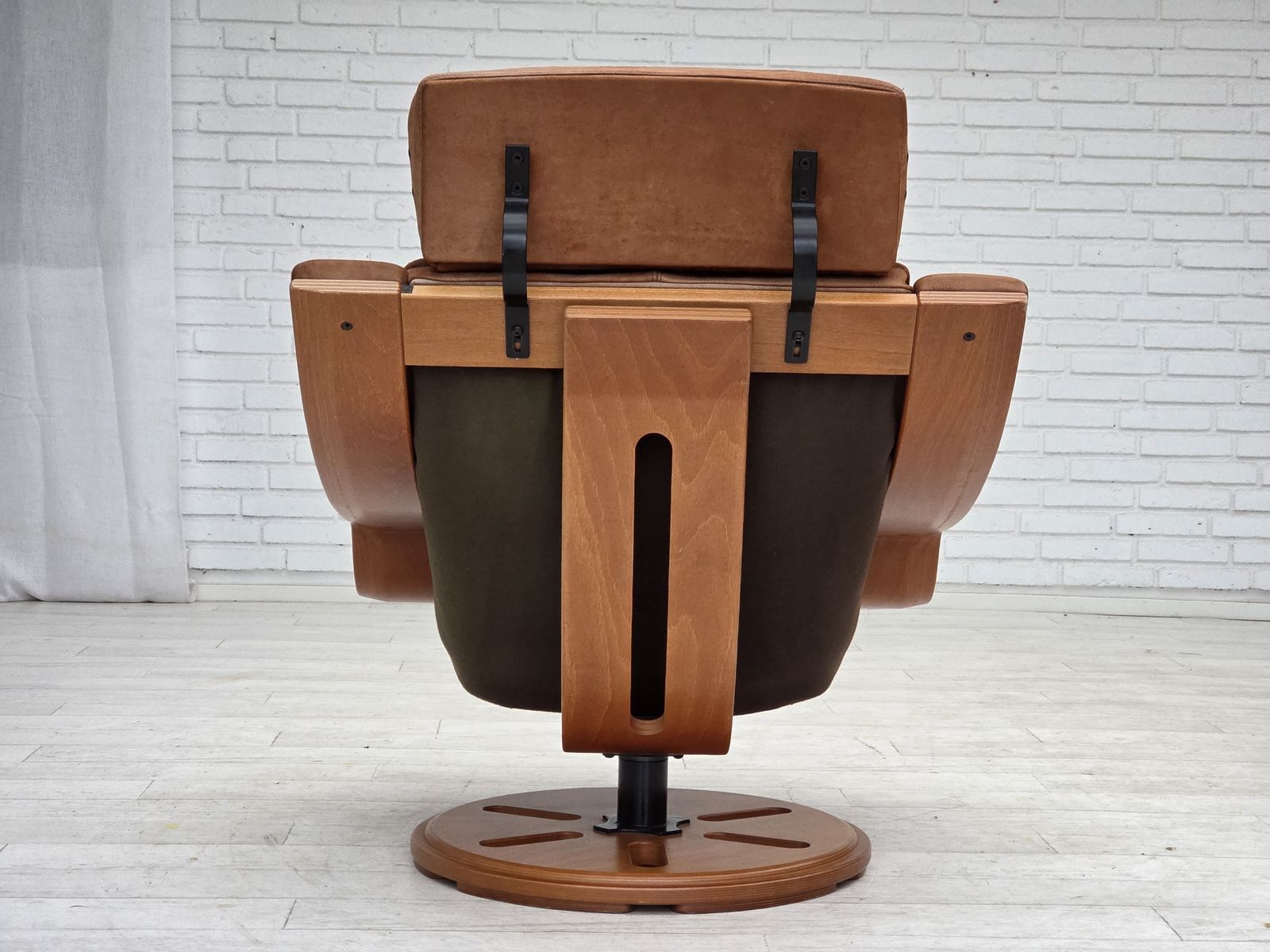 photo buy Jaren 1980, Zweedse Draaifauteuil, Nubuckleer, Canvas, Gebogen Beukenhout.