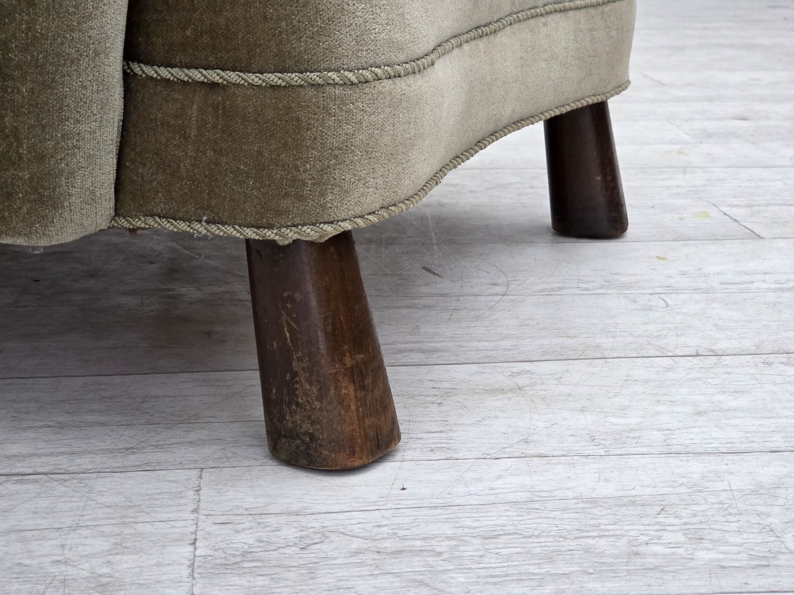 Ca. Jaren 1960, Deense Fauteuil, Groen Meubelvelours, Eikenhouten Poten. photo furniture
