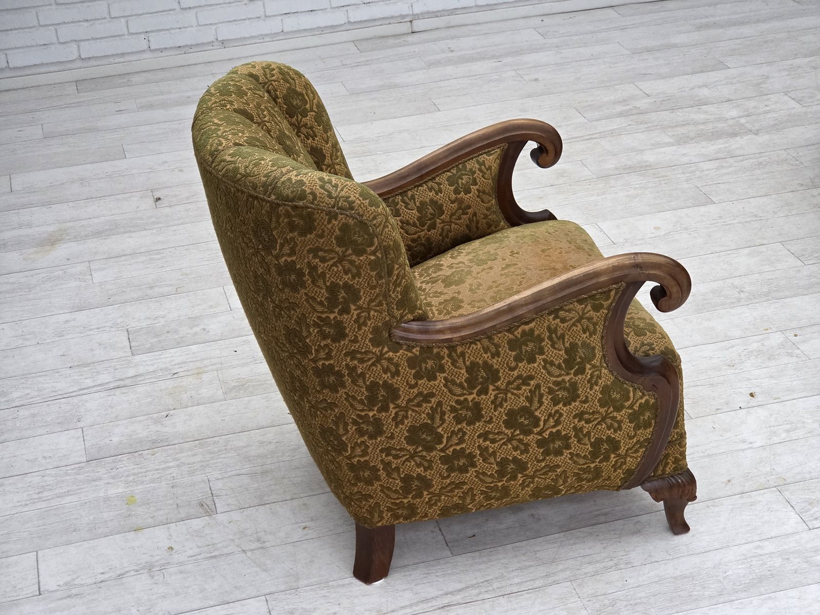 photo vinterior 1950s, Danish Armchair, Furniture Wool, Hand Carved Oak Wood.