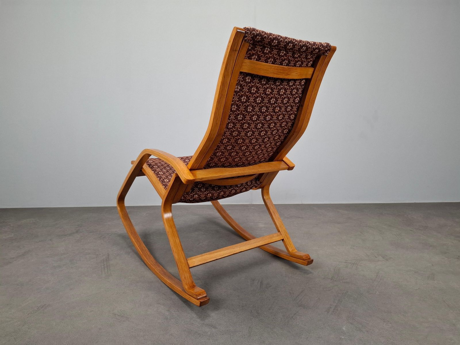 1930s Art Deco Czechoslovak Bentwood Rocking Chair With Original Upholstery photo vinterior