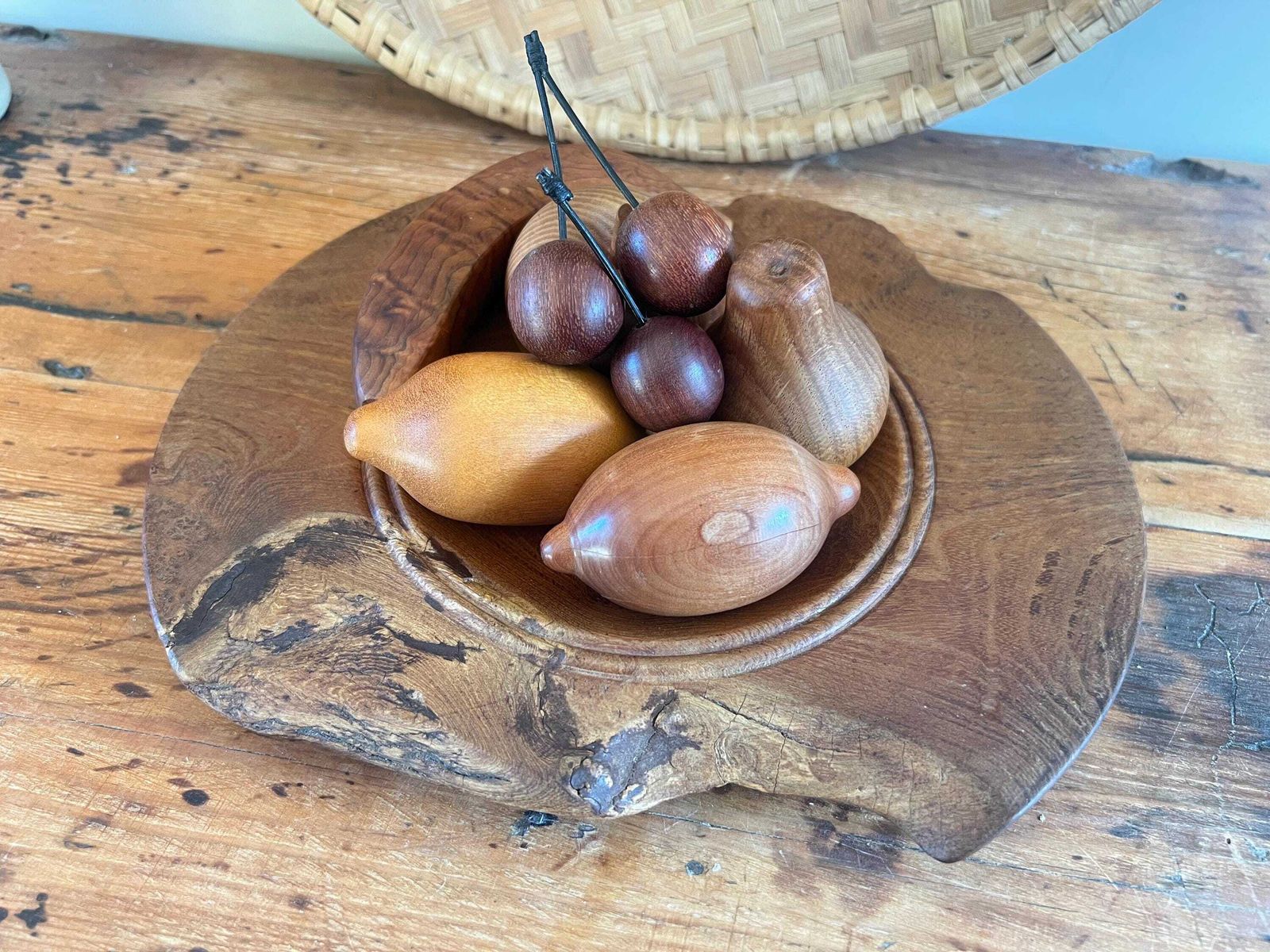 photo vintage Vintage Hand Turned Wood Fruit & Bowl Set | John Lowe Acacia Burl Bowl David Gliddon Fruit | Mid Century Studio Woodcraft | 7 Piece Set