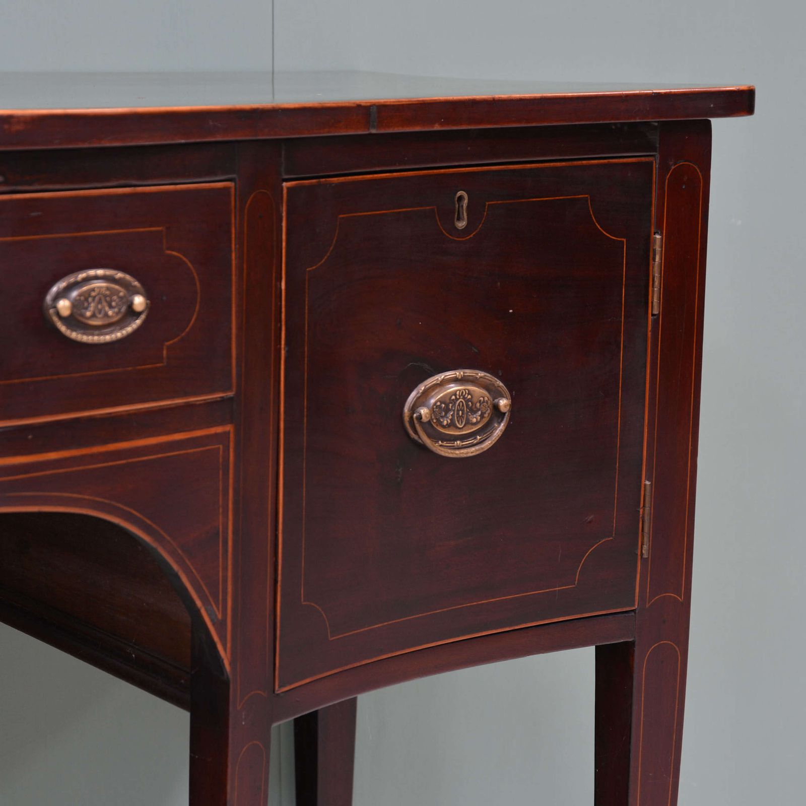 Sheraton Revival Serpentine Mahogany Sideboard photo 1650.0