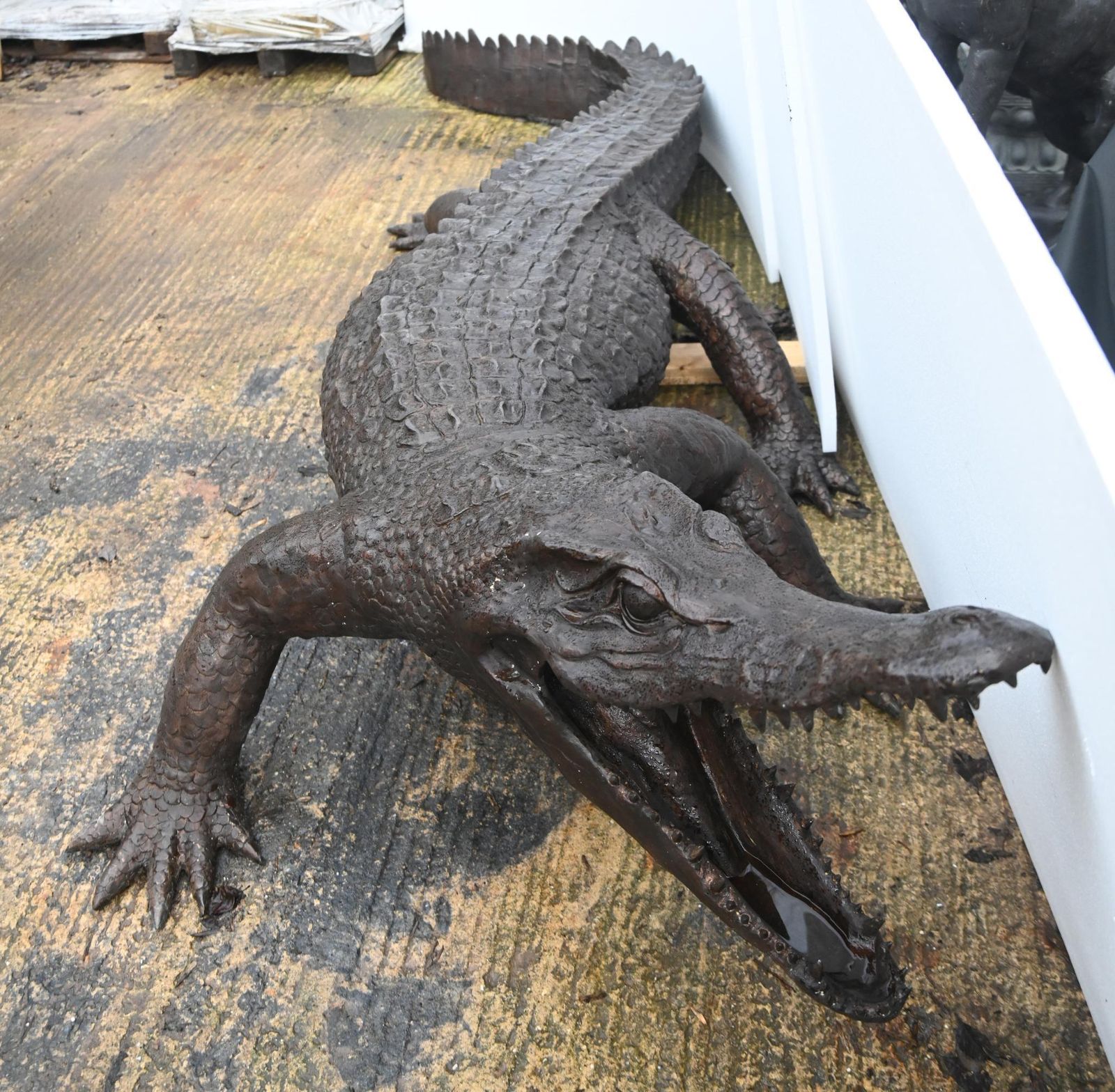 photo furniture Xl Lifesize Alligator Fountain Bronze Crocodile 12 Ft 386 Cm