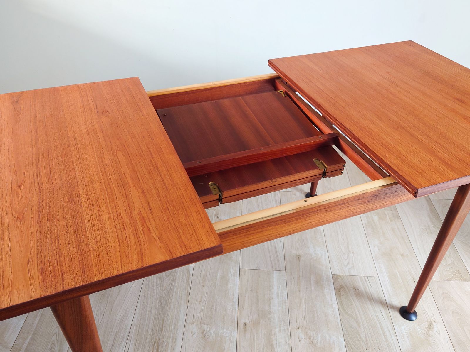 Mid Century Retro Dining Table photo 480.0