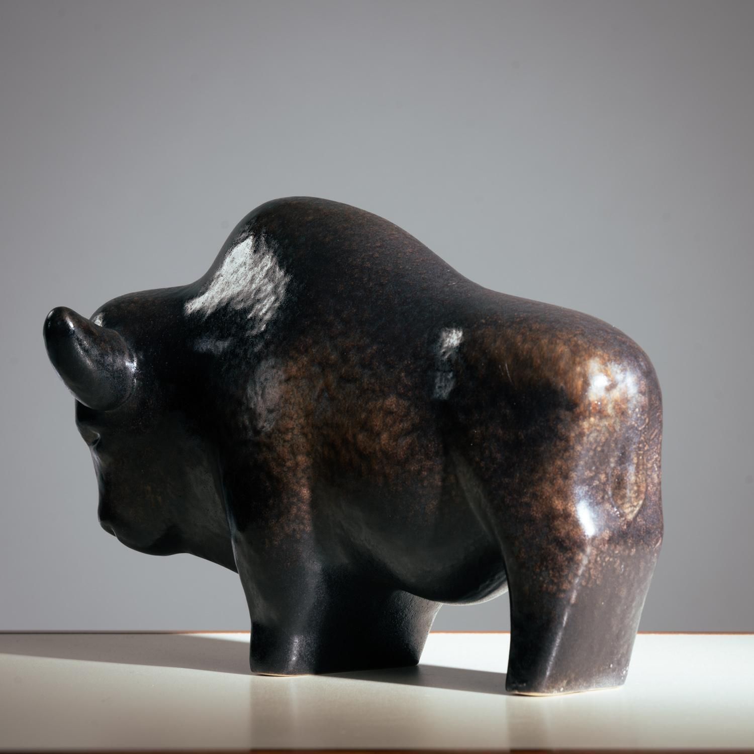 Brown Glazed Bull Sculpture By Ed Ruscha, 1970s Ceramic Art photo Art