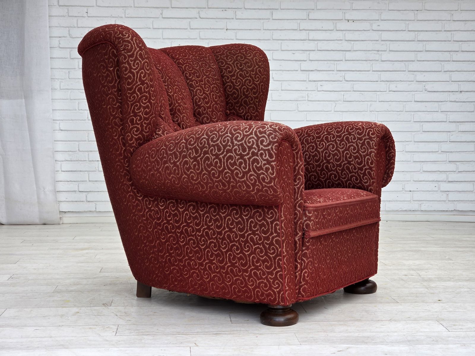 1960s, Danish Relax Armchair, Original Red Furniture Wool, Oak Wood Legs. photo vinterior