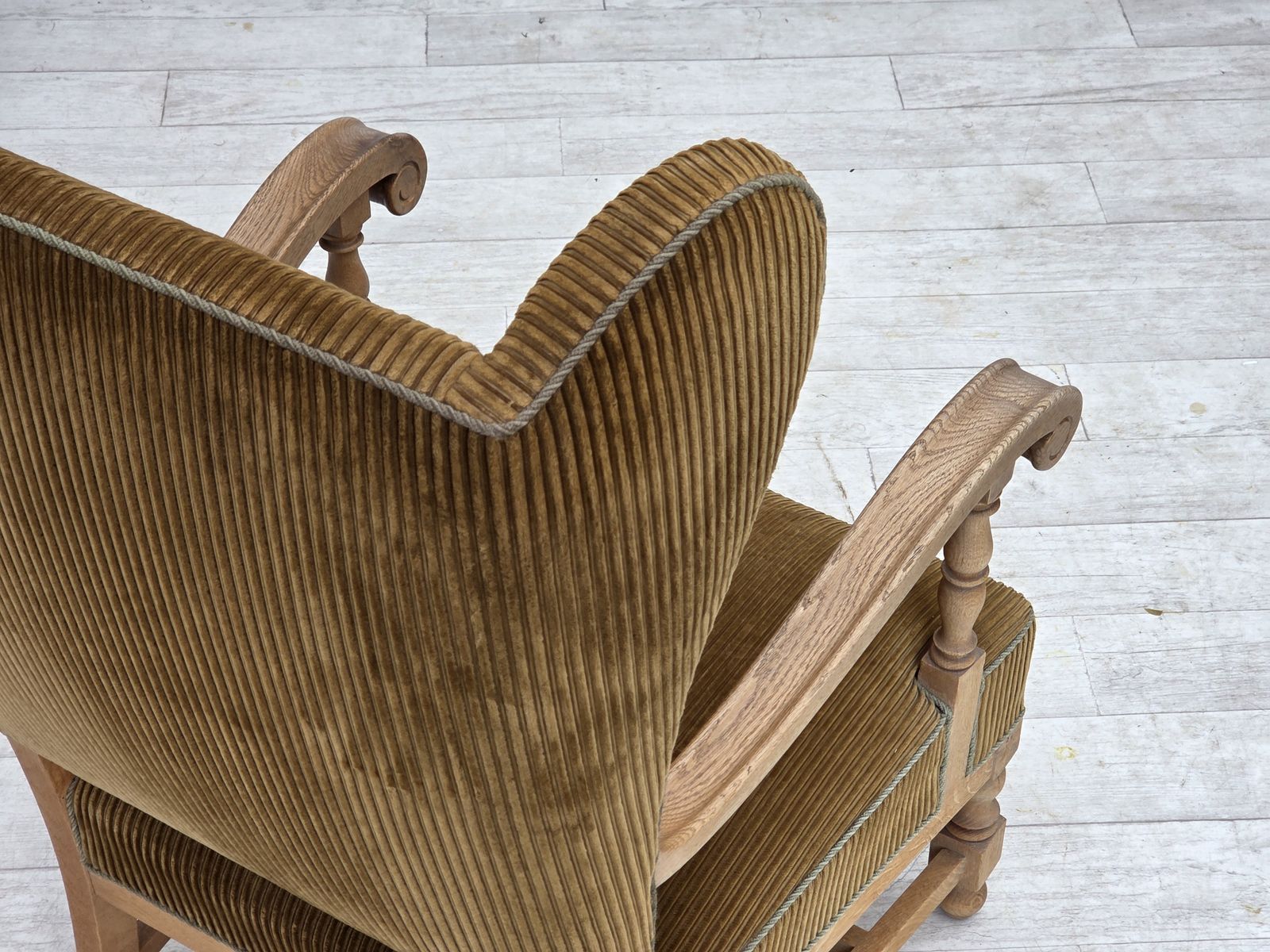 photo vintage 1970s, Scandinavian Wingback, Highback Armchair, Furniture Corduroy, Carved Oak Wood.