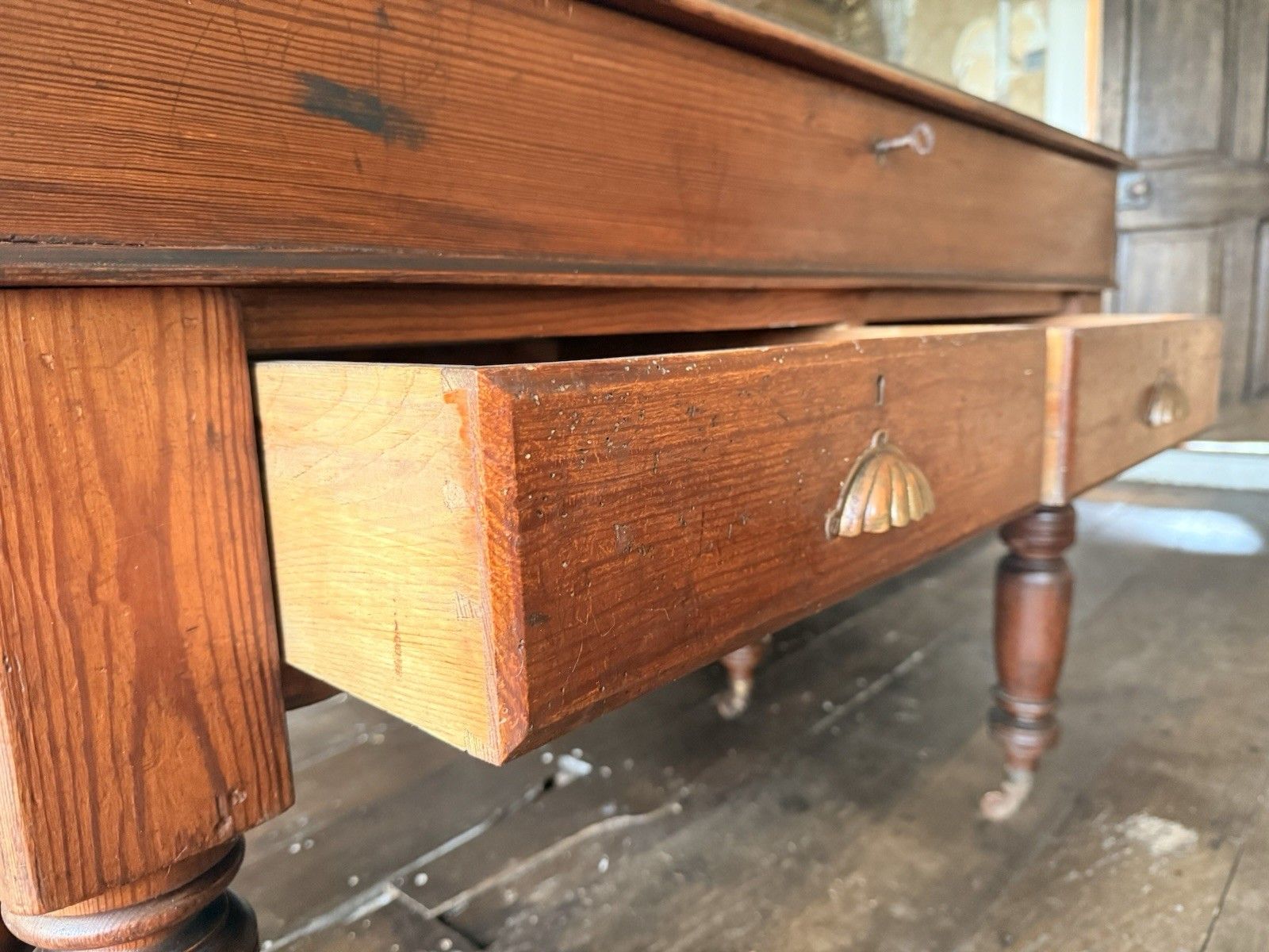 photo vintage Antique Pitch Pine Rustic Farmhouse (Richard Smith) School Table Desk 1860 C