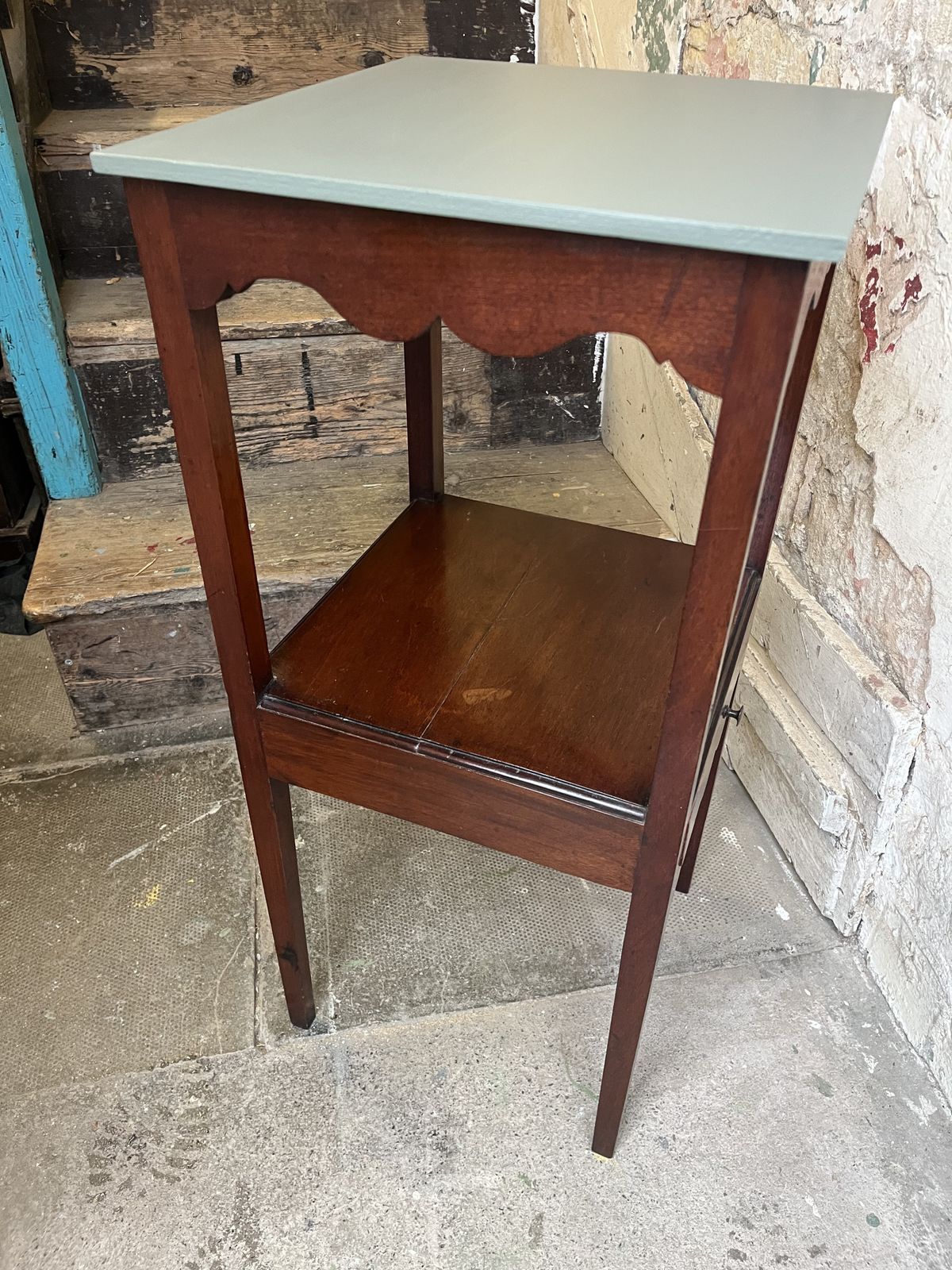 photo furniture Georgian Mahogany Nightstand/Bedside Table With Drawer