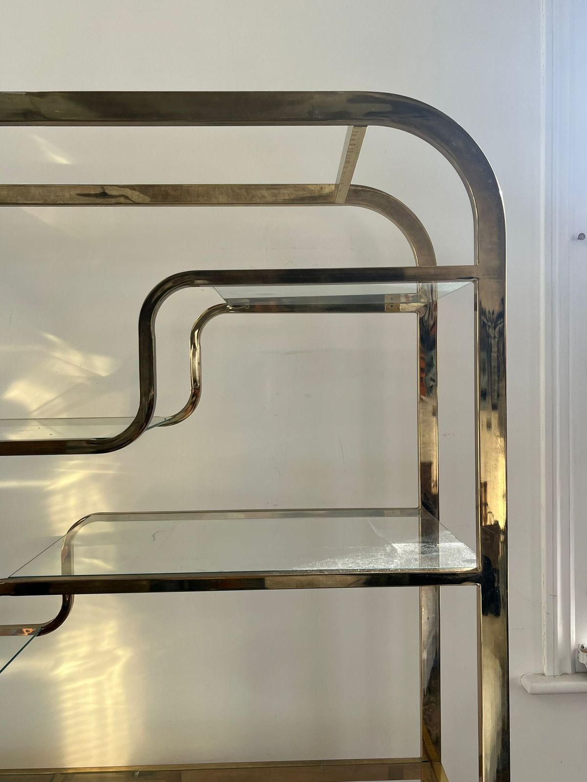 Mid Century Modern Curvilinear Polished Brass & Glass Etagere By Milo Baughman photo vinterior