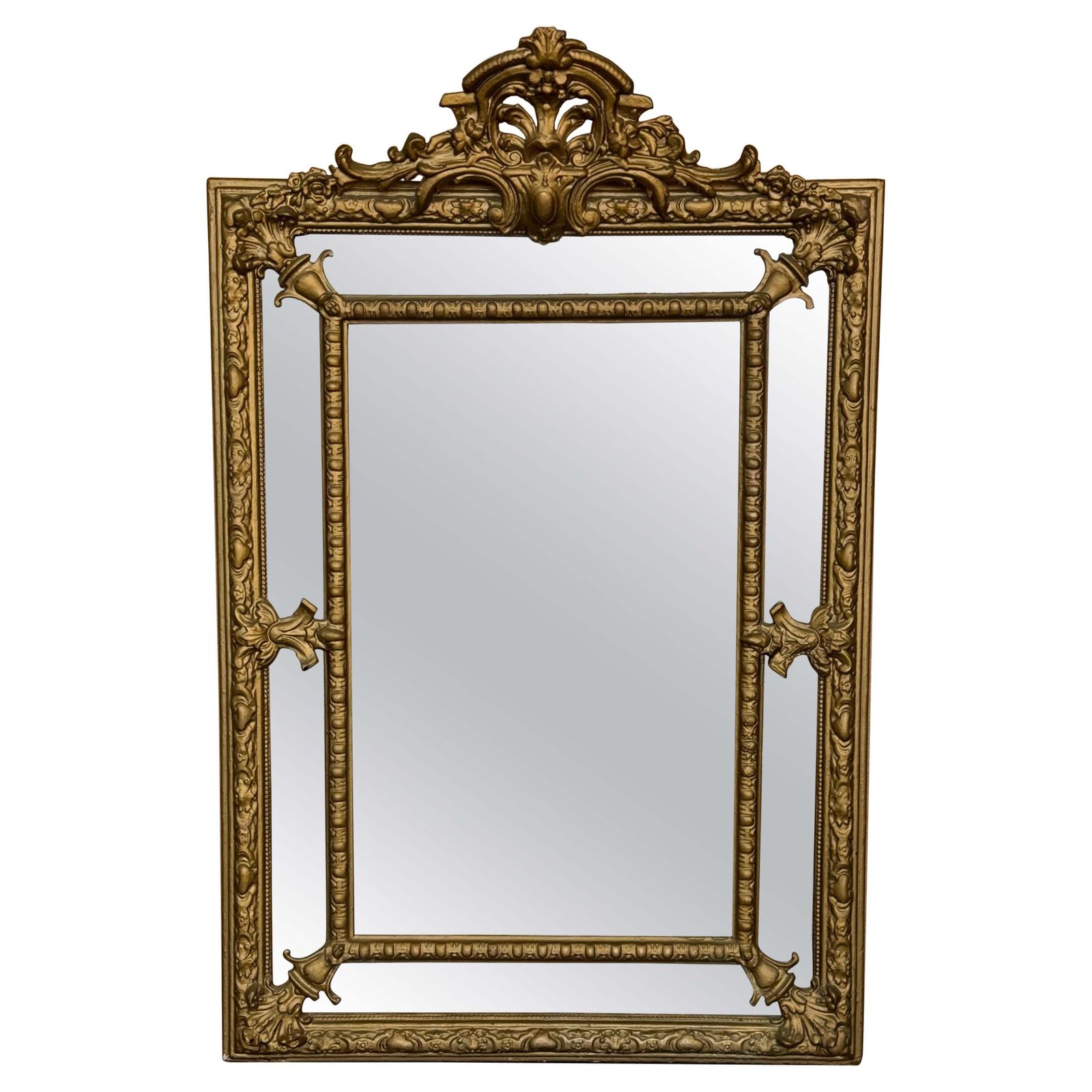 Miroir rectangulaire vertical doré à décor floral, France, XXe siècle