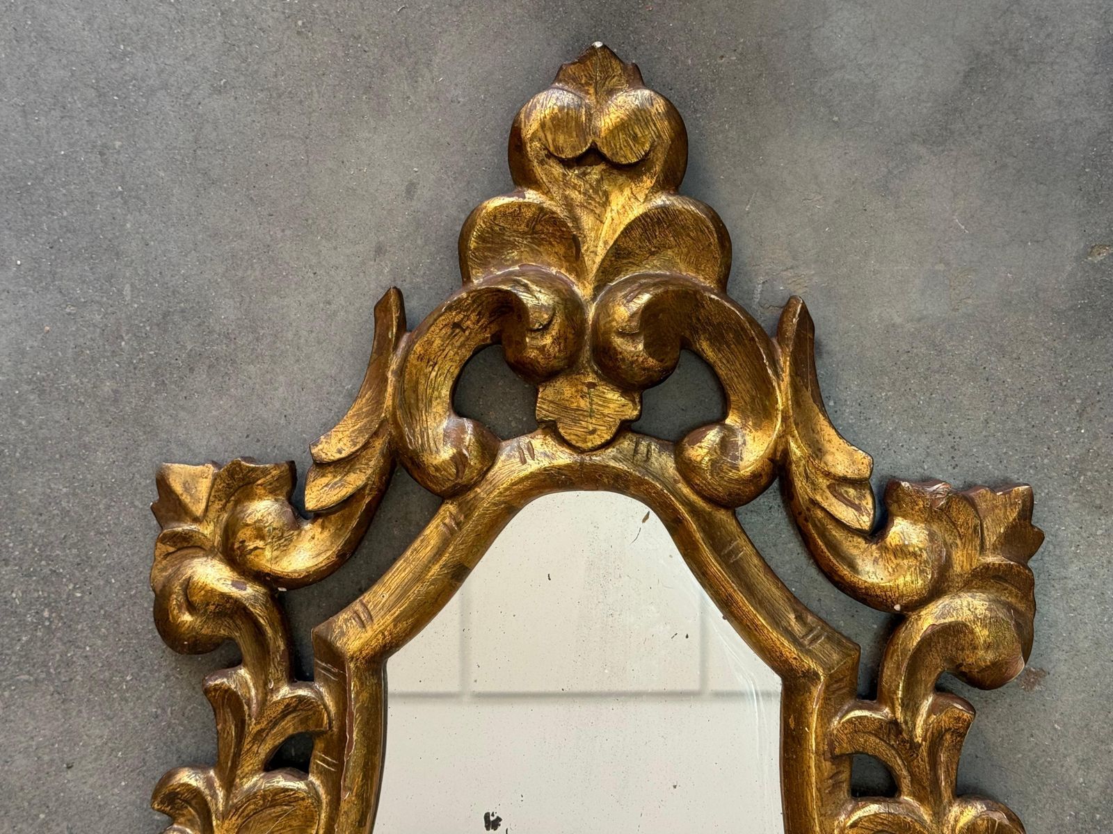 Miroir baroque espagnol en noyer sculpté et bronze doré, début du XXe siècle photo vinterior