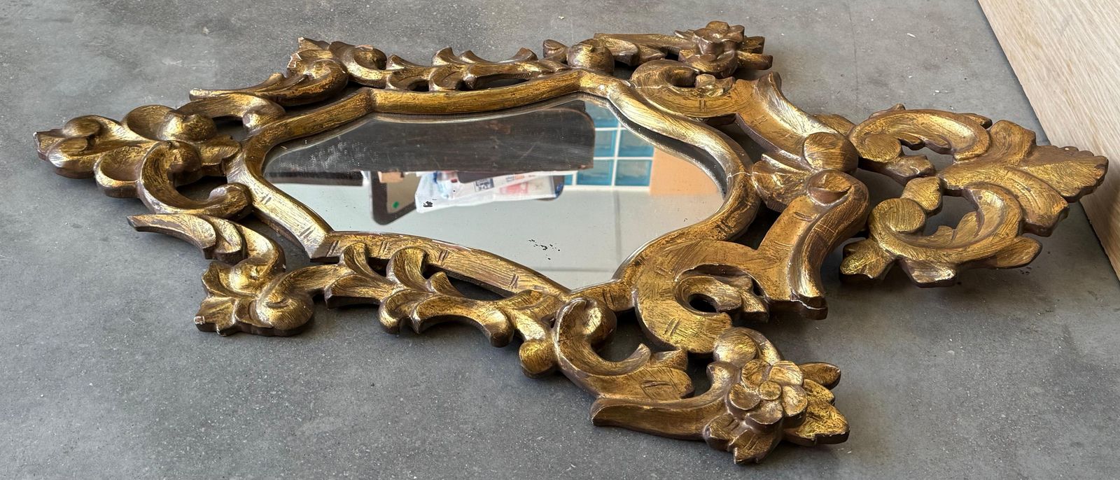 Miroir baroque espagnol en noyer sculpté et bronze doré, début du XXe siècle photo buy