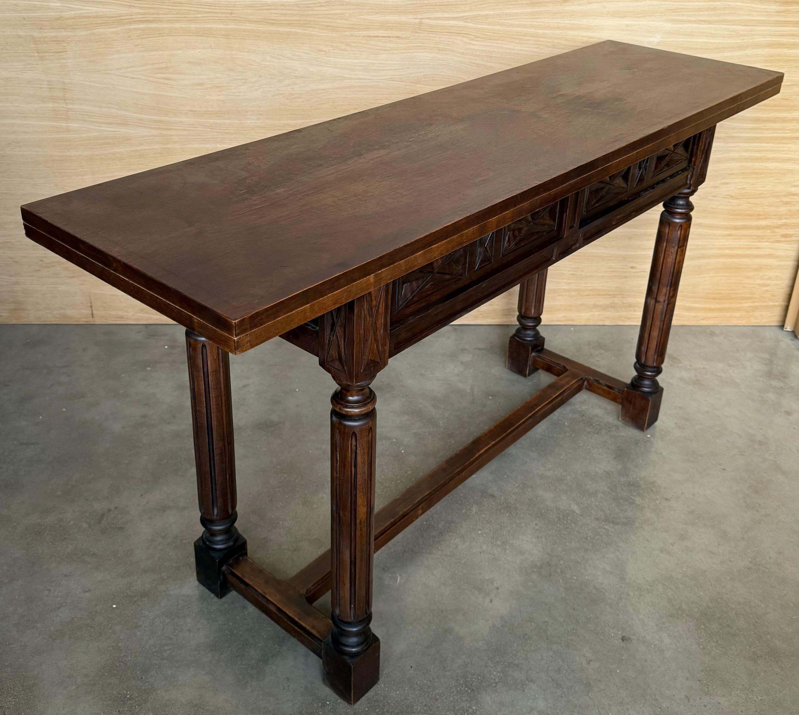 Table console espagnole du XXe siècle à abattant, avec entretoise en bois photo Mobilier