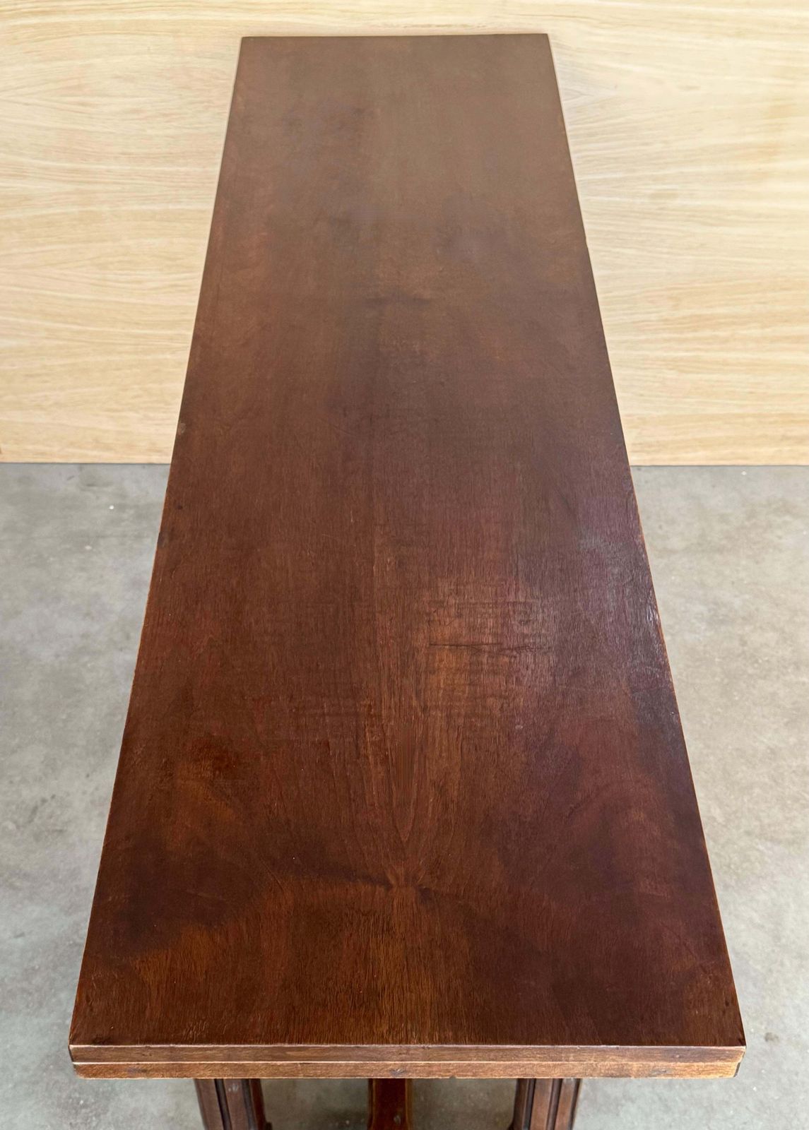 Table console espagnole du XXe siècle à abattant, avec entretoise en bois photo buy