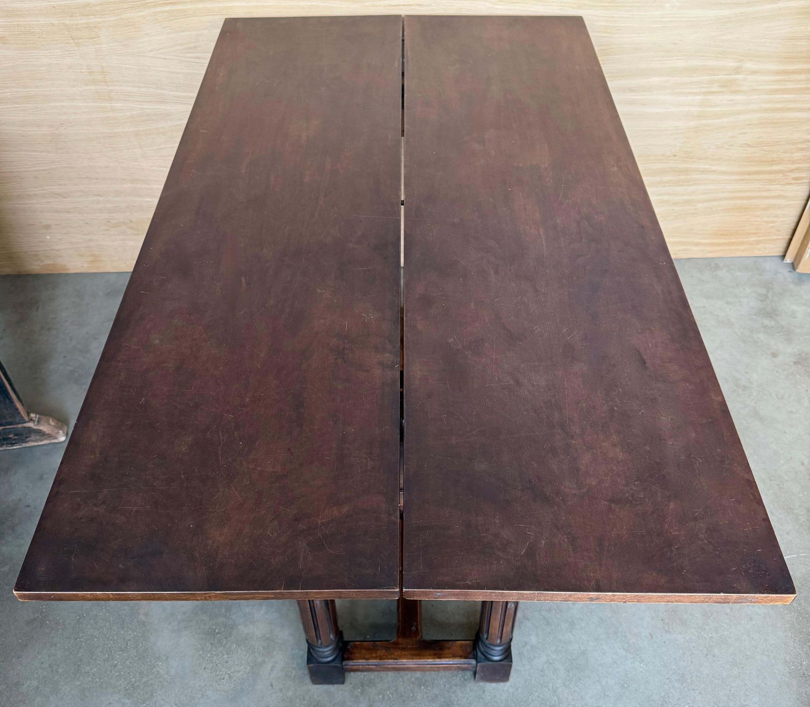 photo vinterior Table console espagnole du XXe siècle à abattant, avec entretoise en bois