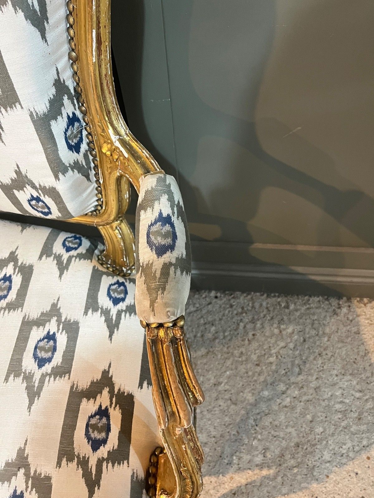 photo vinterior Antique French Sofa In Gilded & Carved Wood Louis XV Style
