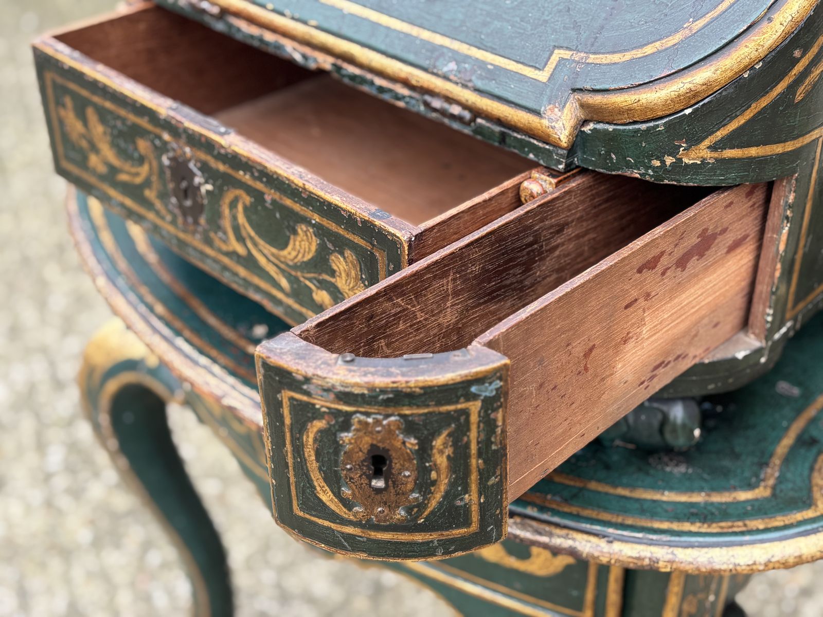 18th Century Venetian Painted Travelling Bureau On Table photo vinterior